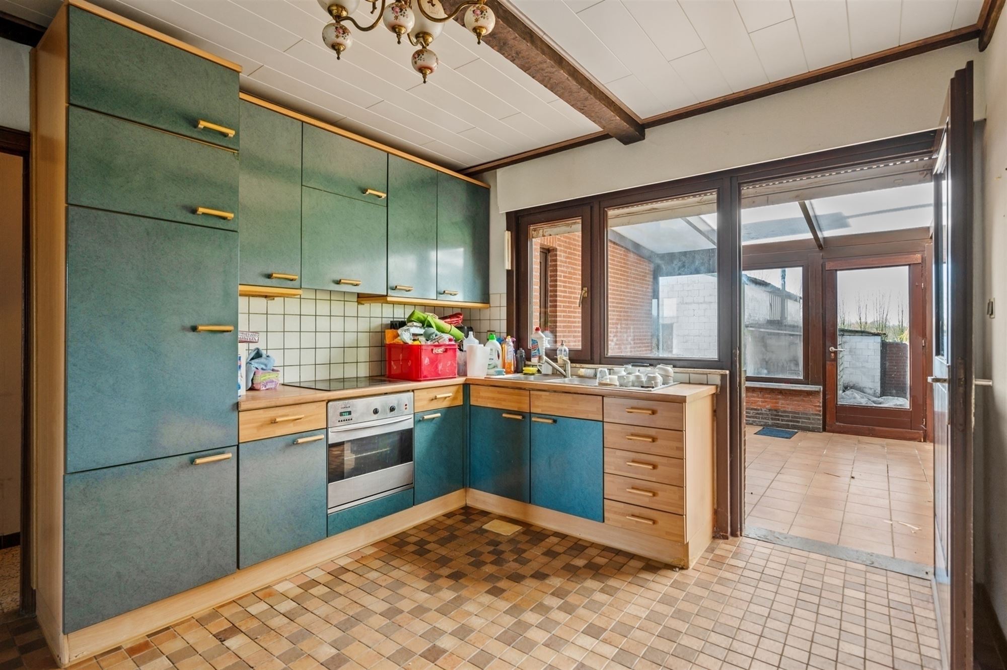 Op te frissen exploitatiewoning te Koningshooikt