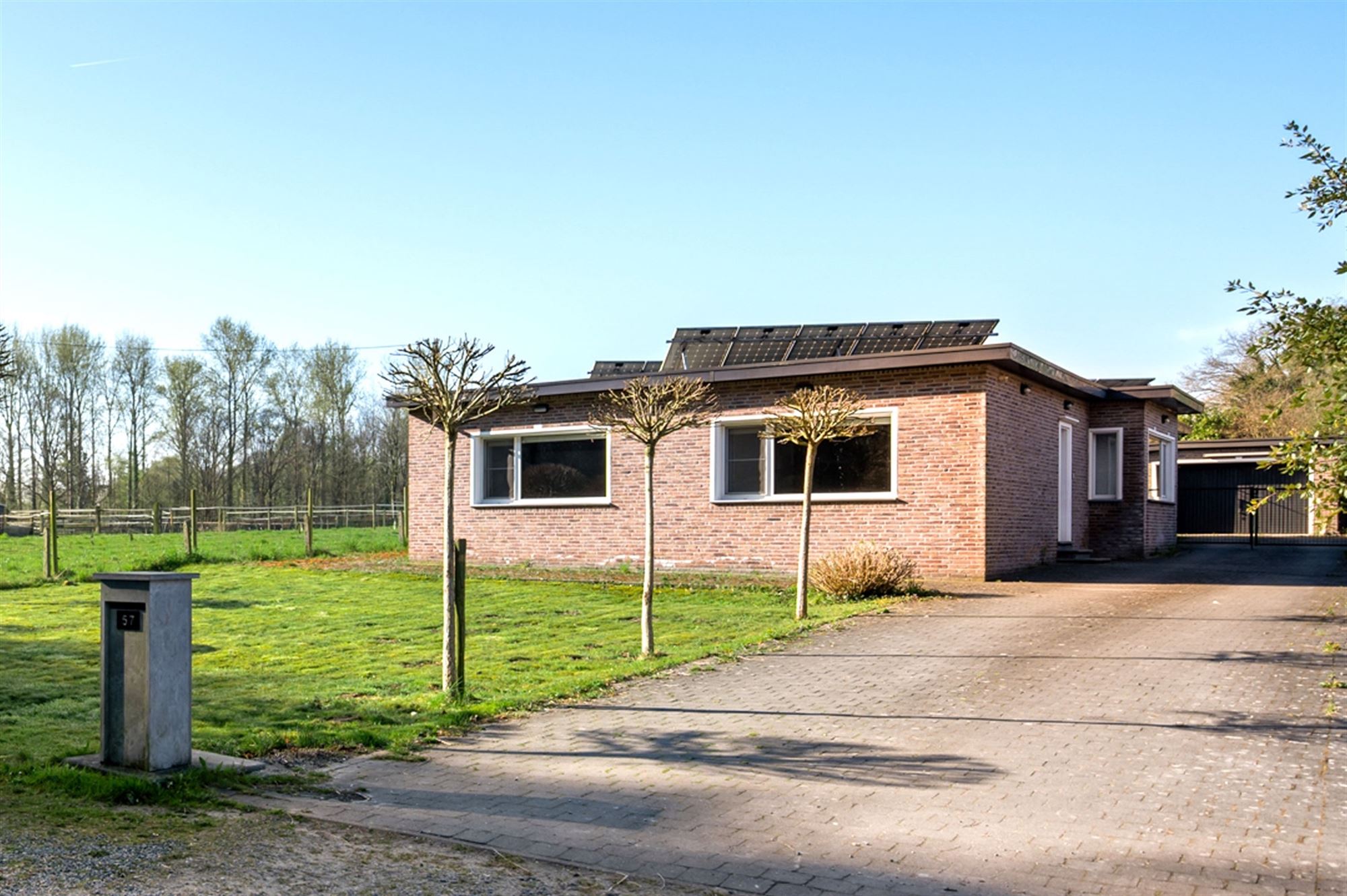 Rustig gelegen gelijkvloers-woning te Koningshooikt (nabij Duffel)