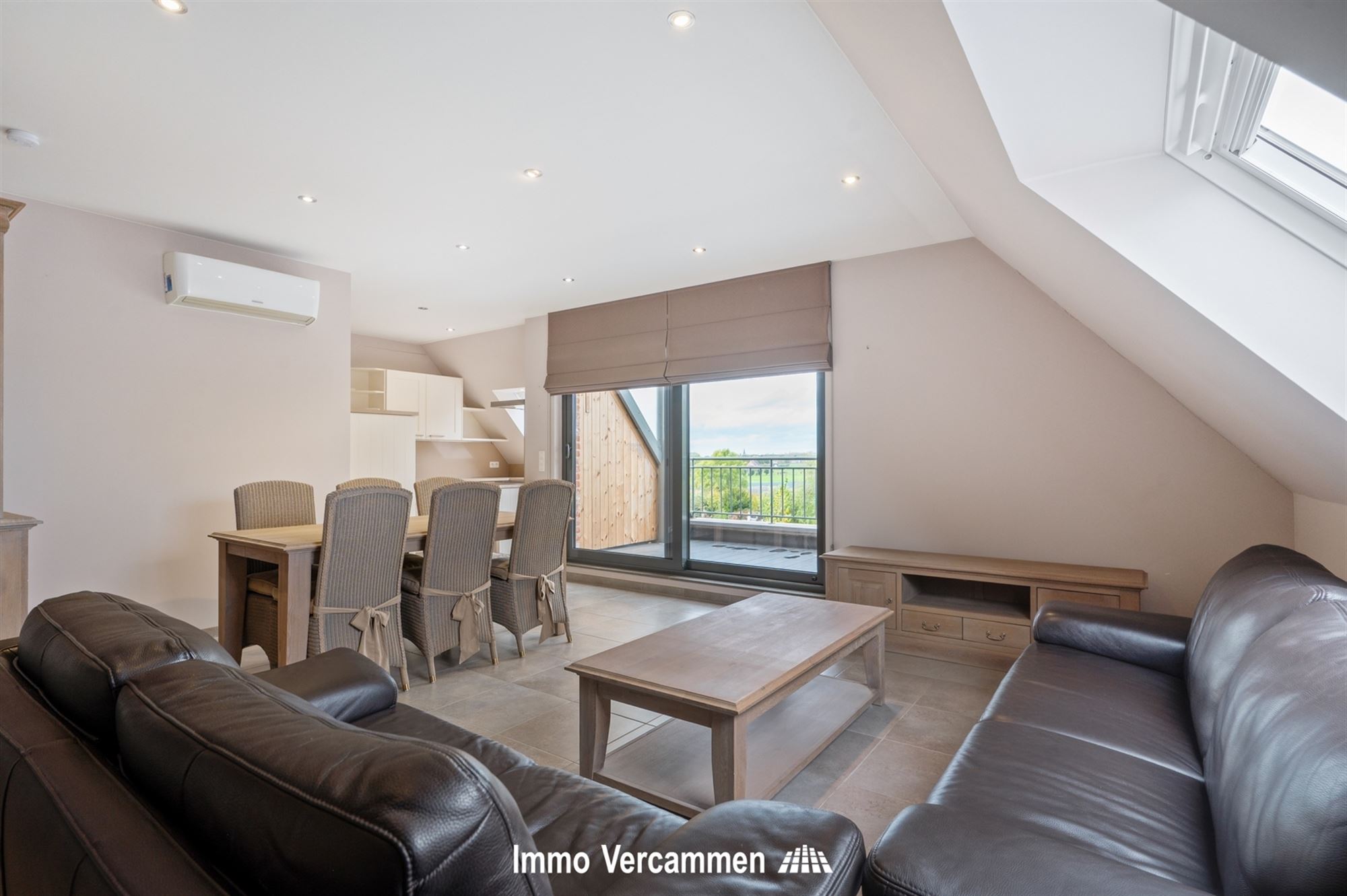 Recent, perfect instapklaar dakappartement te Putte