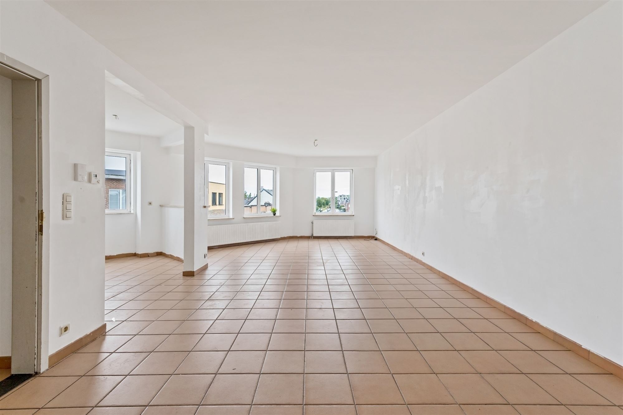 Opbrengsteigendom - 2 appartementen + handelspand te Lier