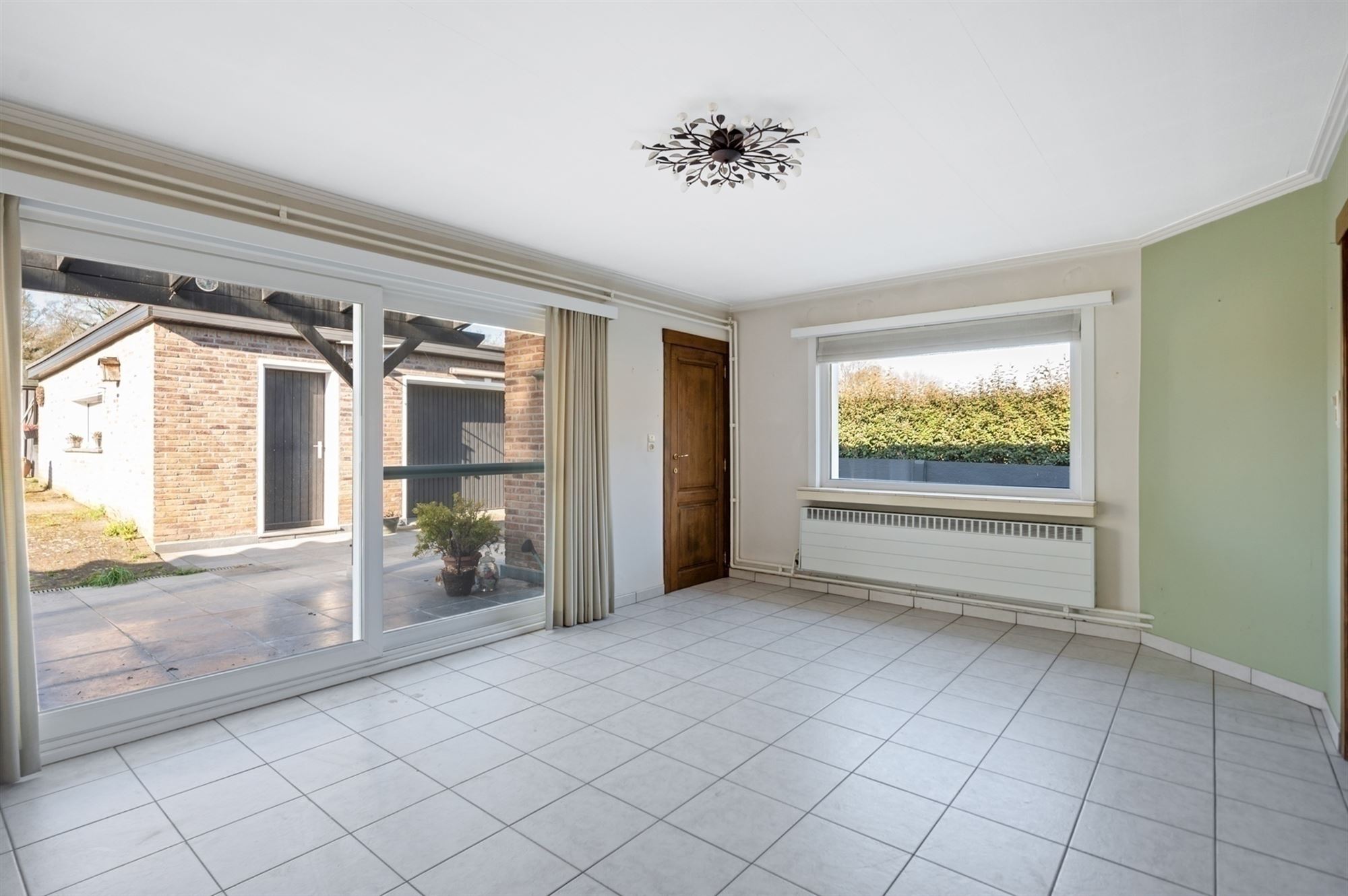 Rustig gelegen gelijkvloers-woning te Koningshooikt (nabij Duffel)
