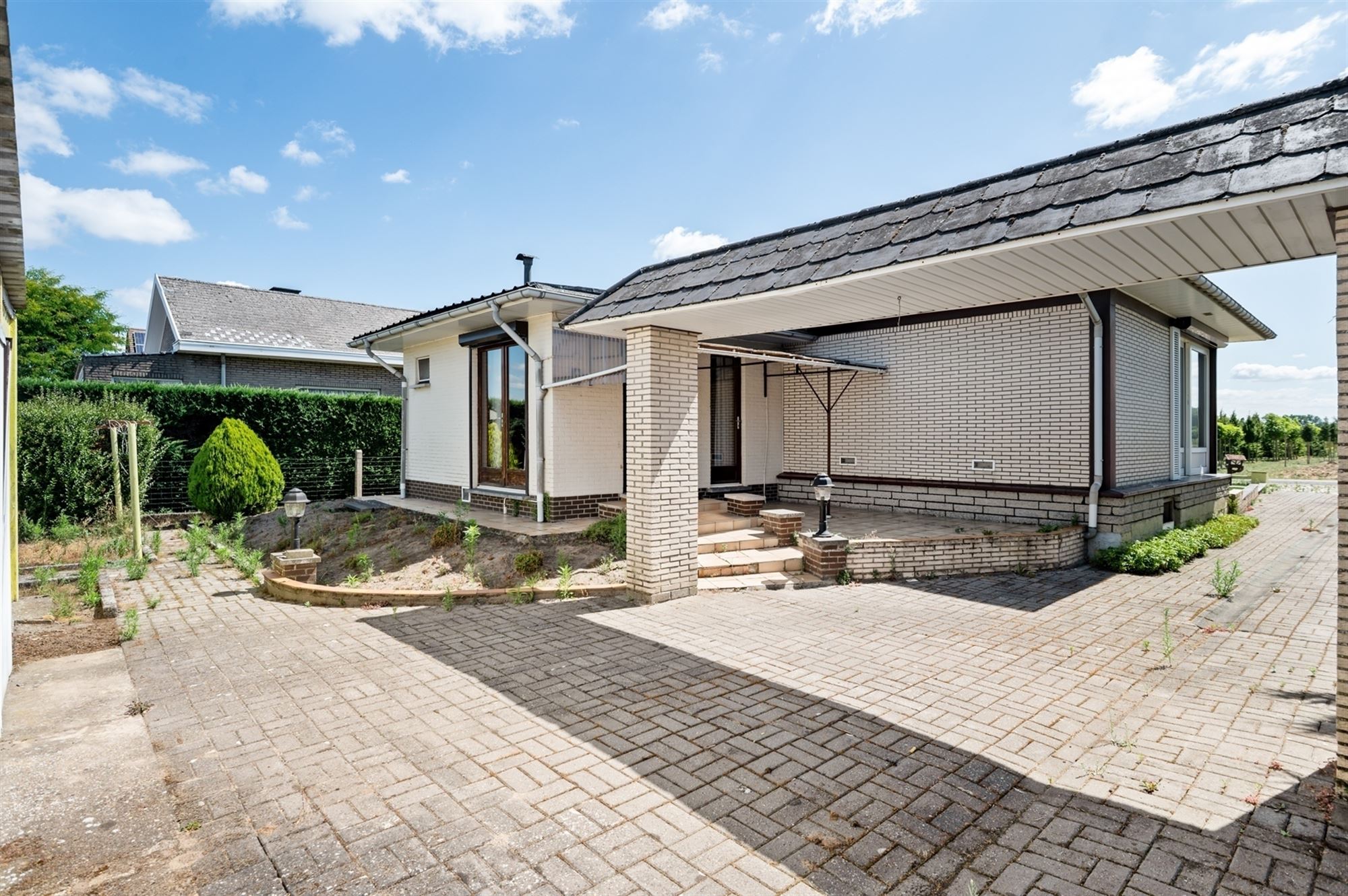 Bouwgrond met af te breken of grondig te moderniseren woning te Putte