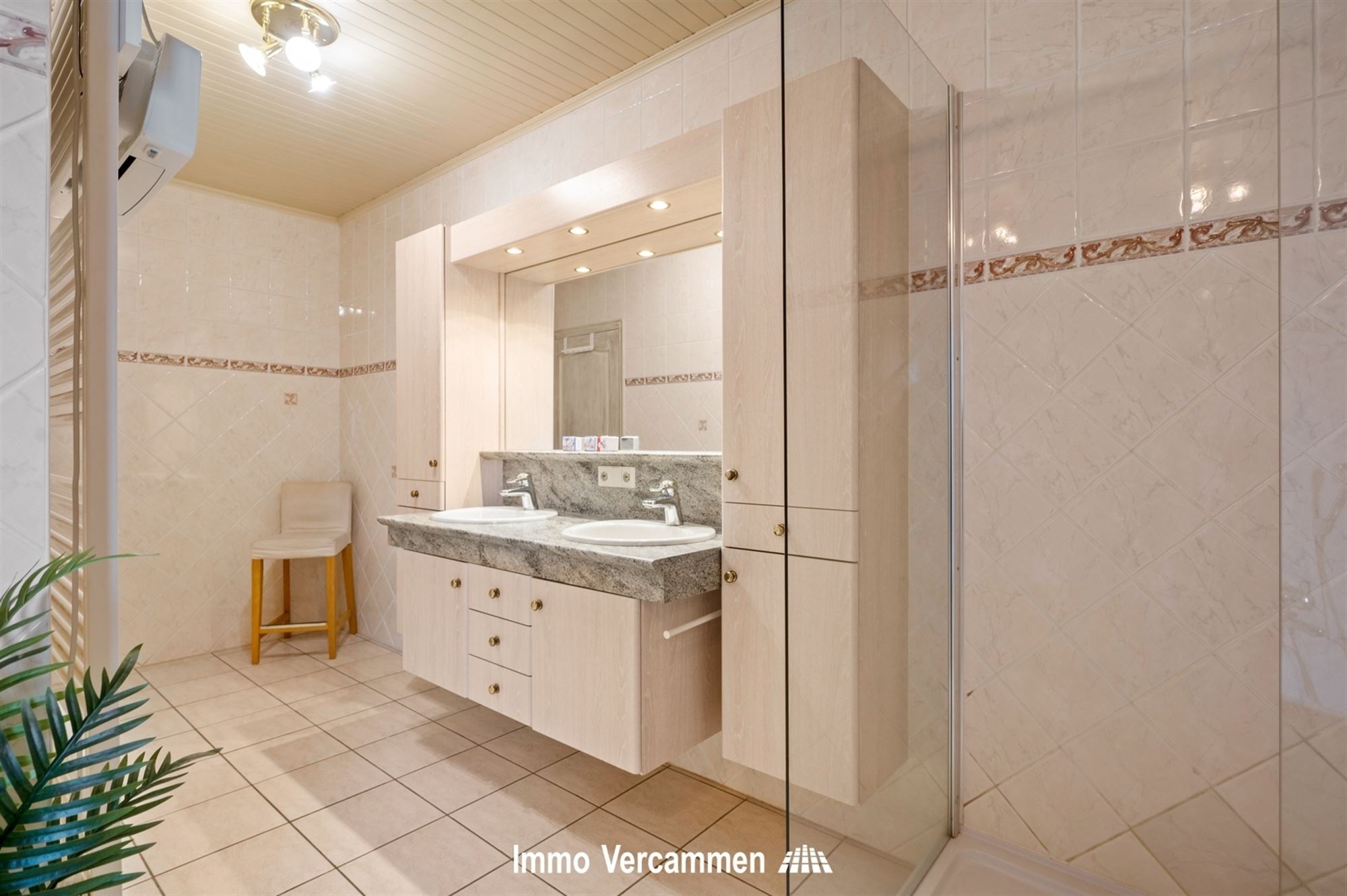 Verrassend ruime woning met atelier, gunstig gelegen te Duffel