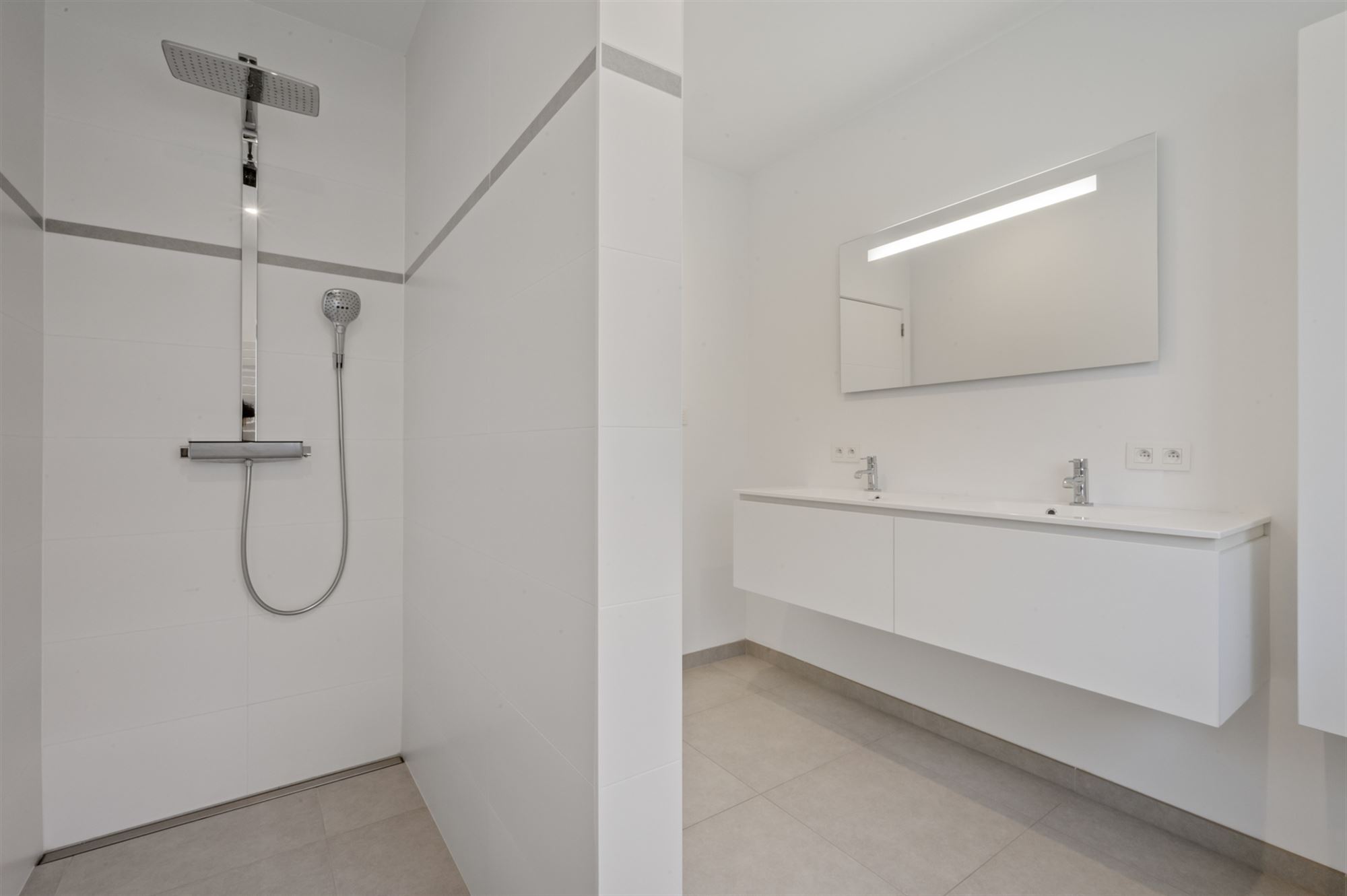 Recente, hoogwaardig afgewerkte villa te Putte