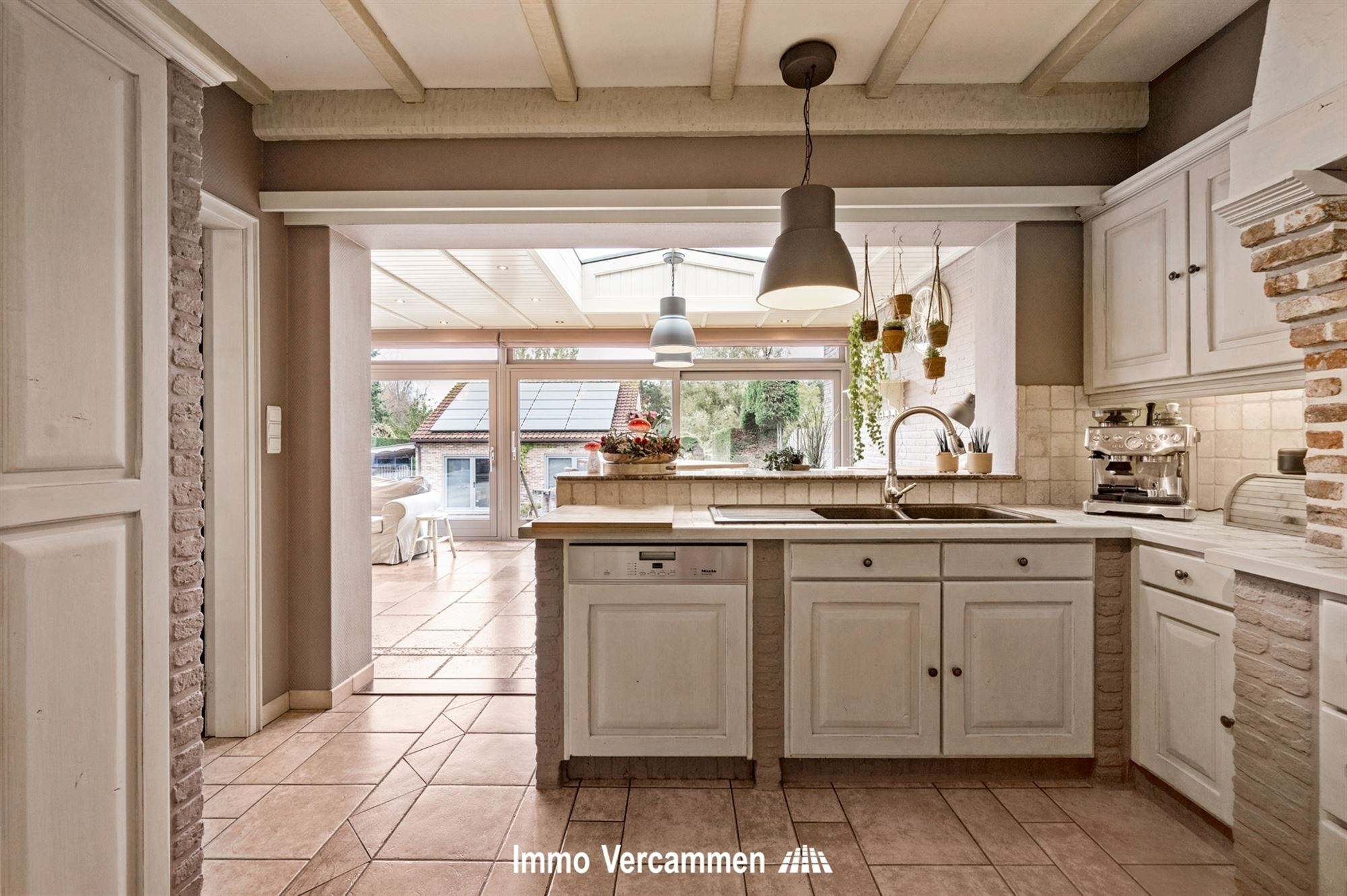 Verrassend ruime woning met atelier, gunstig gelegen te Duffel