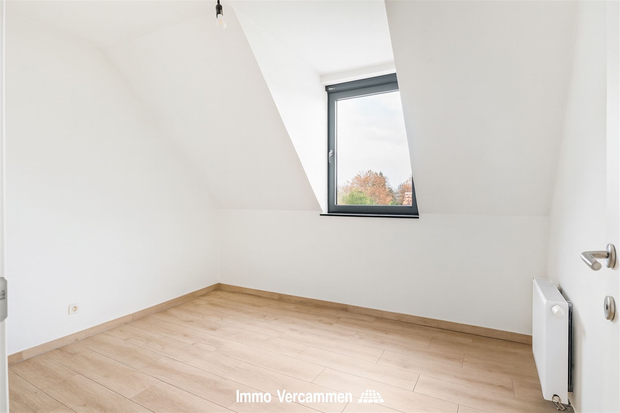 Recent dakappartement met 2 slaapkamers te Mechelen