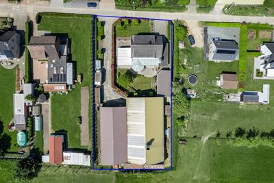 Knappe bedrijfswoning met ruime loods te Onze-Lieve-Vrouw-Waver