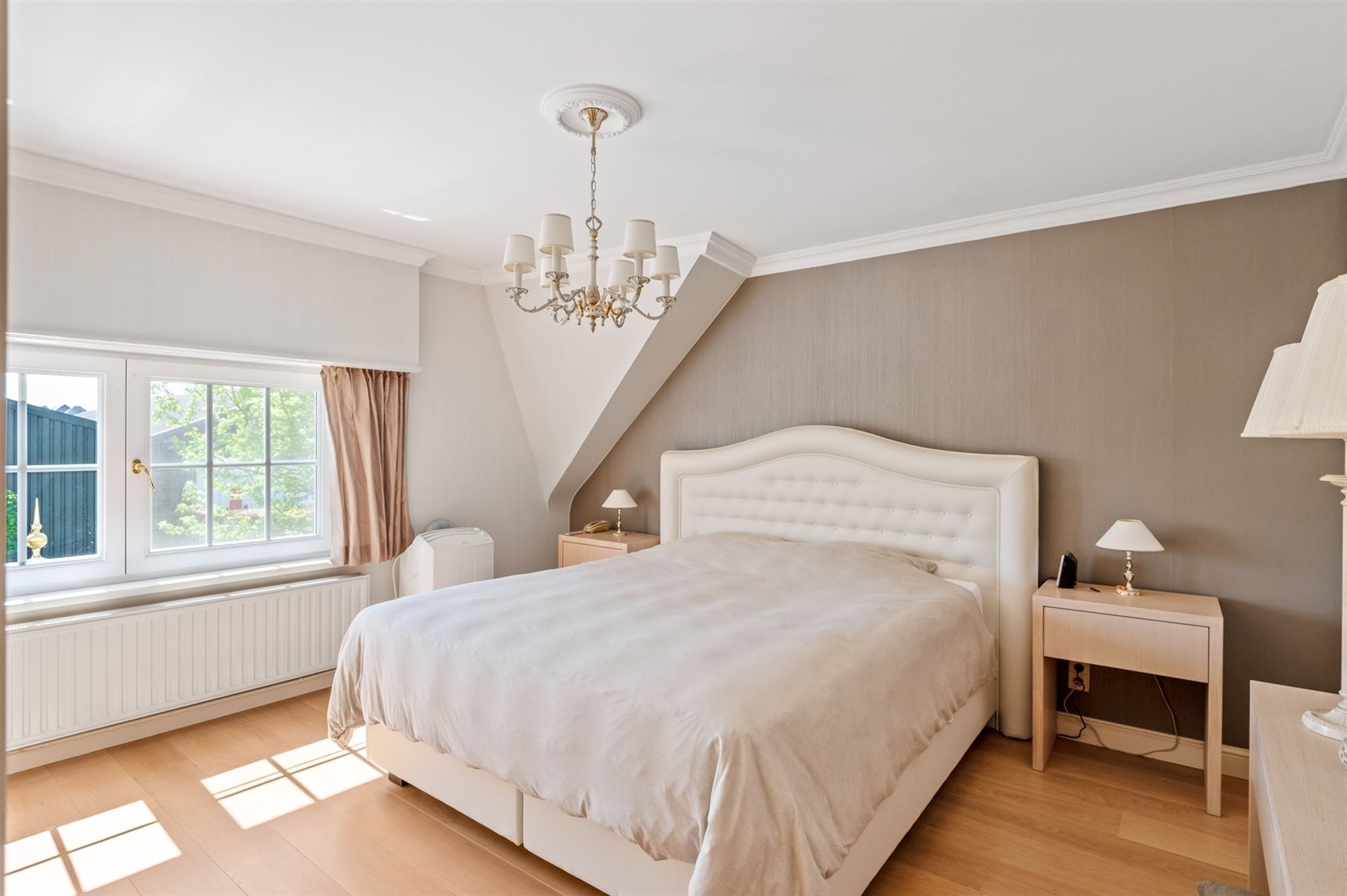 Knappe bedrijfswoning met ruime loods te Onze-Lieve-Vrouw-Waver