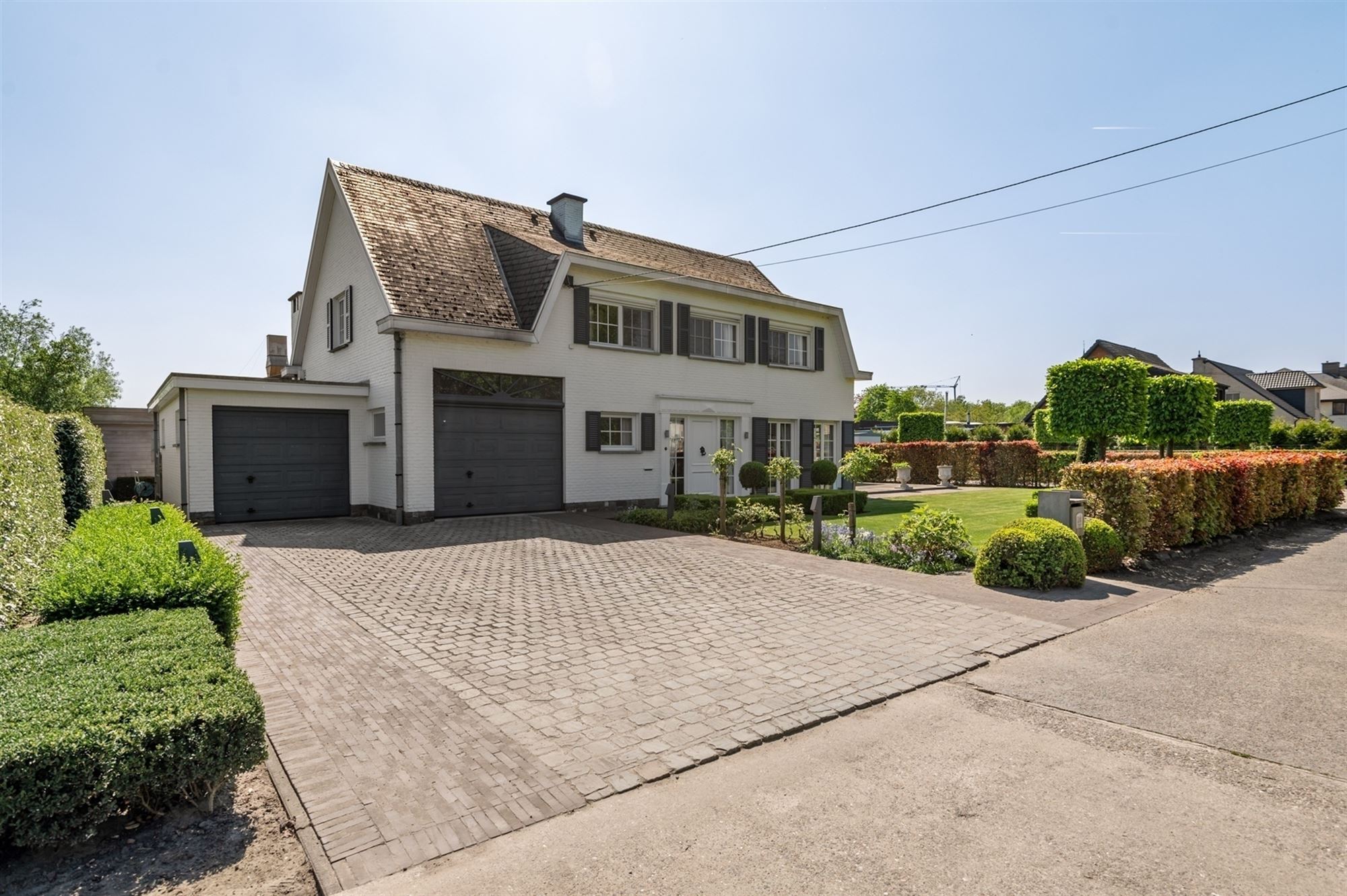 Knappe bedrijfswoning met ruime loods te Onze-Lieve-Vrouw-Waver