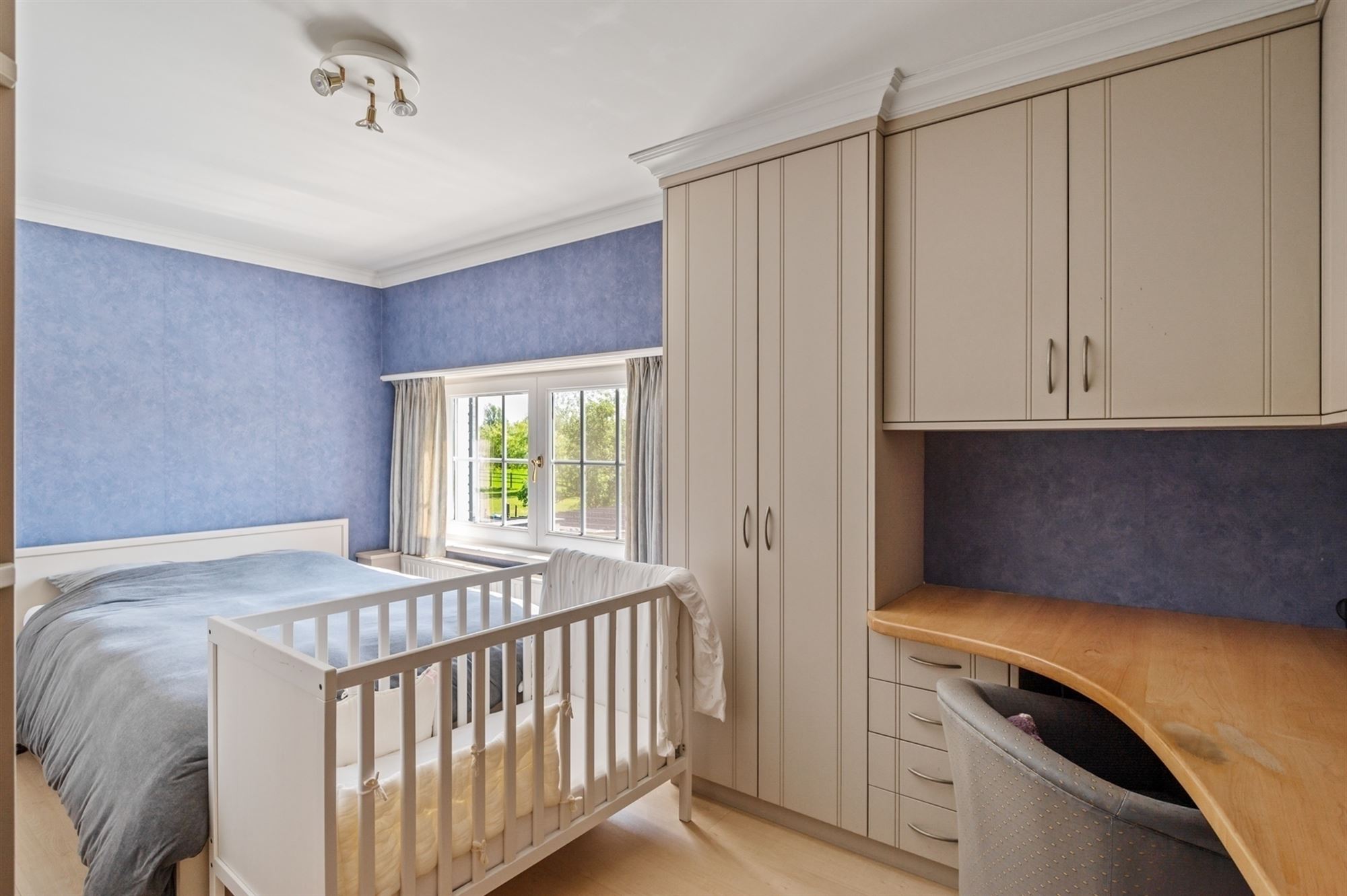 Knappe bedrijfswoning met ruime loods te Onze-Lieve-Vrouw-Waver