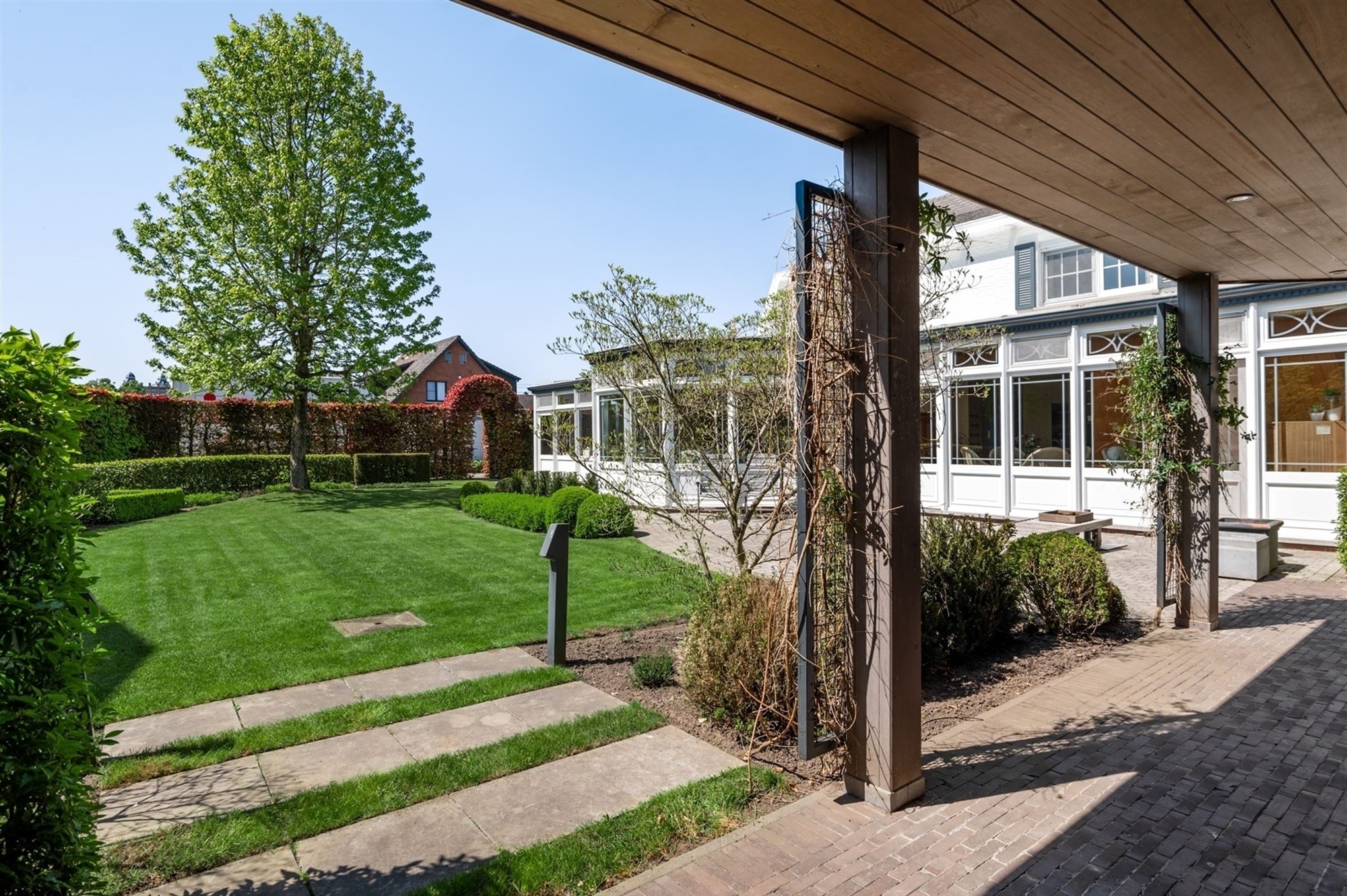 Knappe bedrijfswoning met ruime loods te Onze-Lieve-Vrouw-Waver