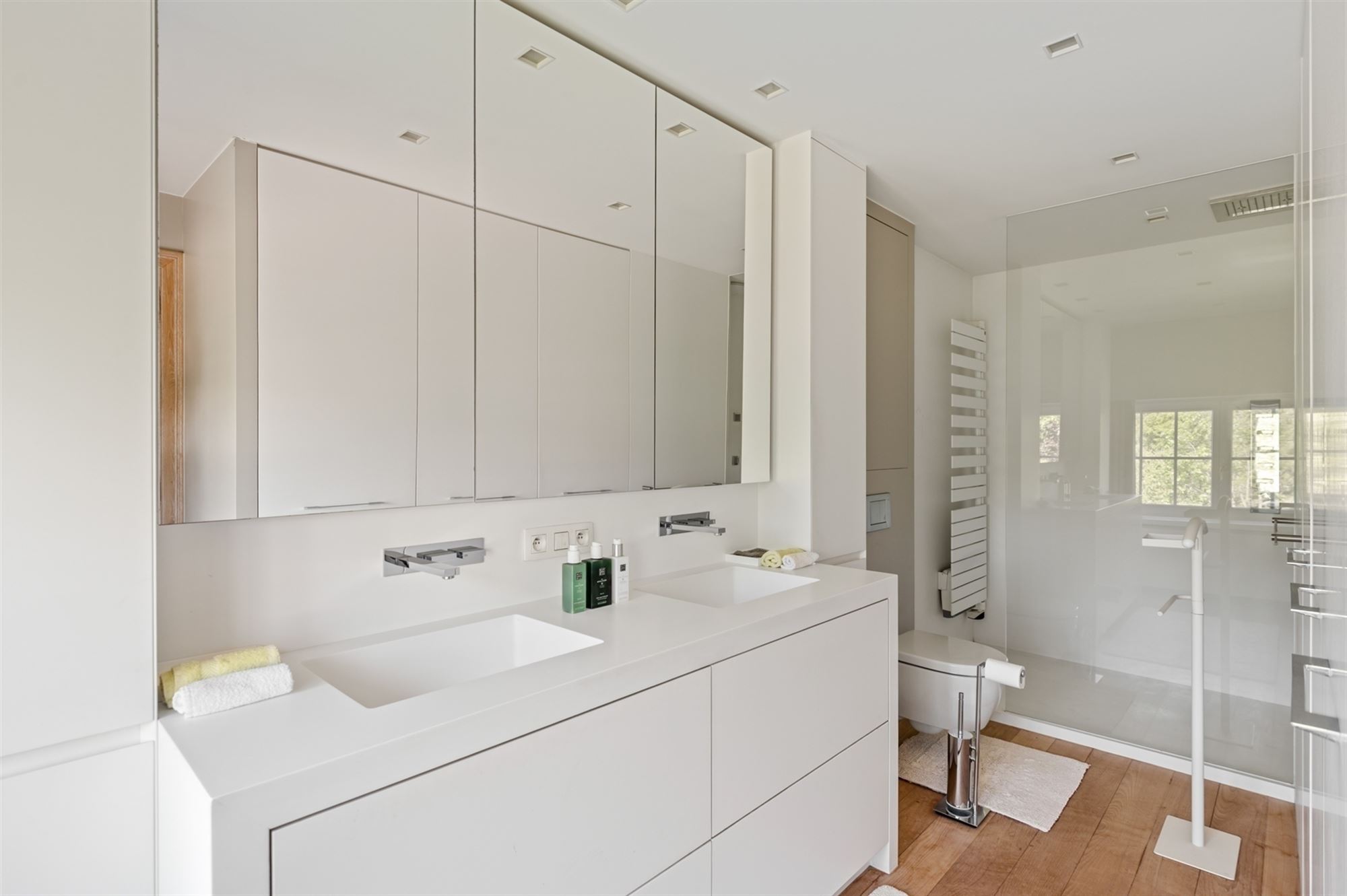 Knappe bedrijfswoning met ruime loods te Onze-Lieve-Vrouw-Waver