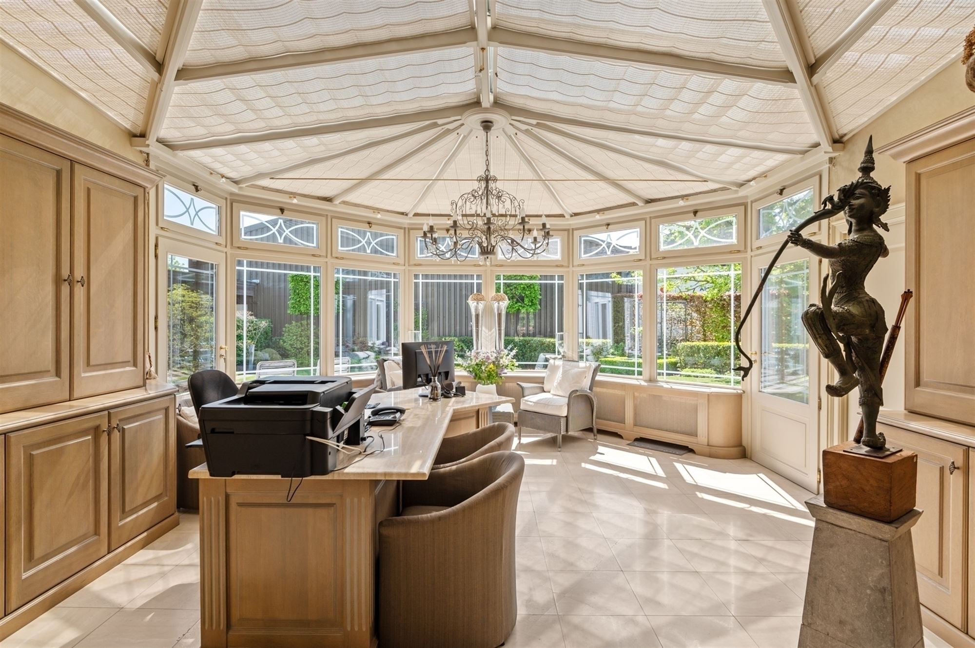 Knappe bedrijfswoning met ruime loods te Onze-Lieve-Vrouw-Waver