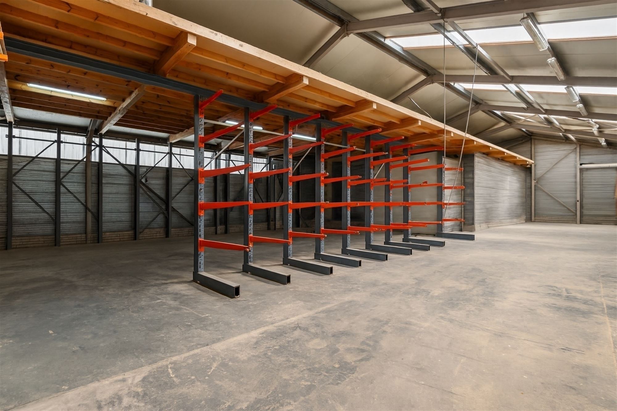 Knappe bedrijfswoning met ruime loods te Onze-Lieve-Vrouw-Waver