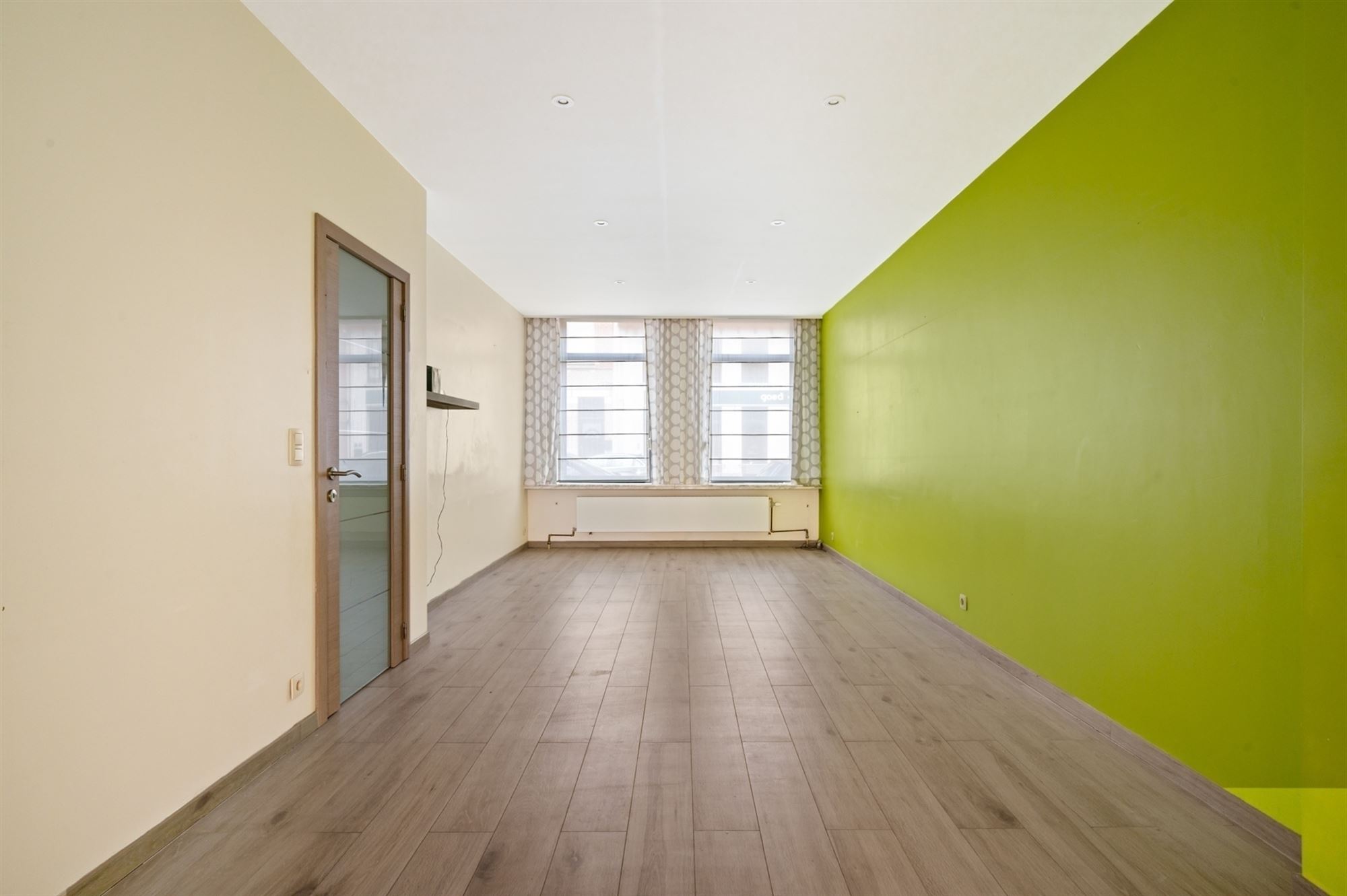 Grotendeels gemoderniseerde woning te Lier