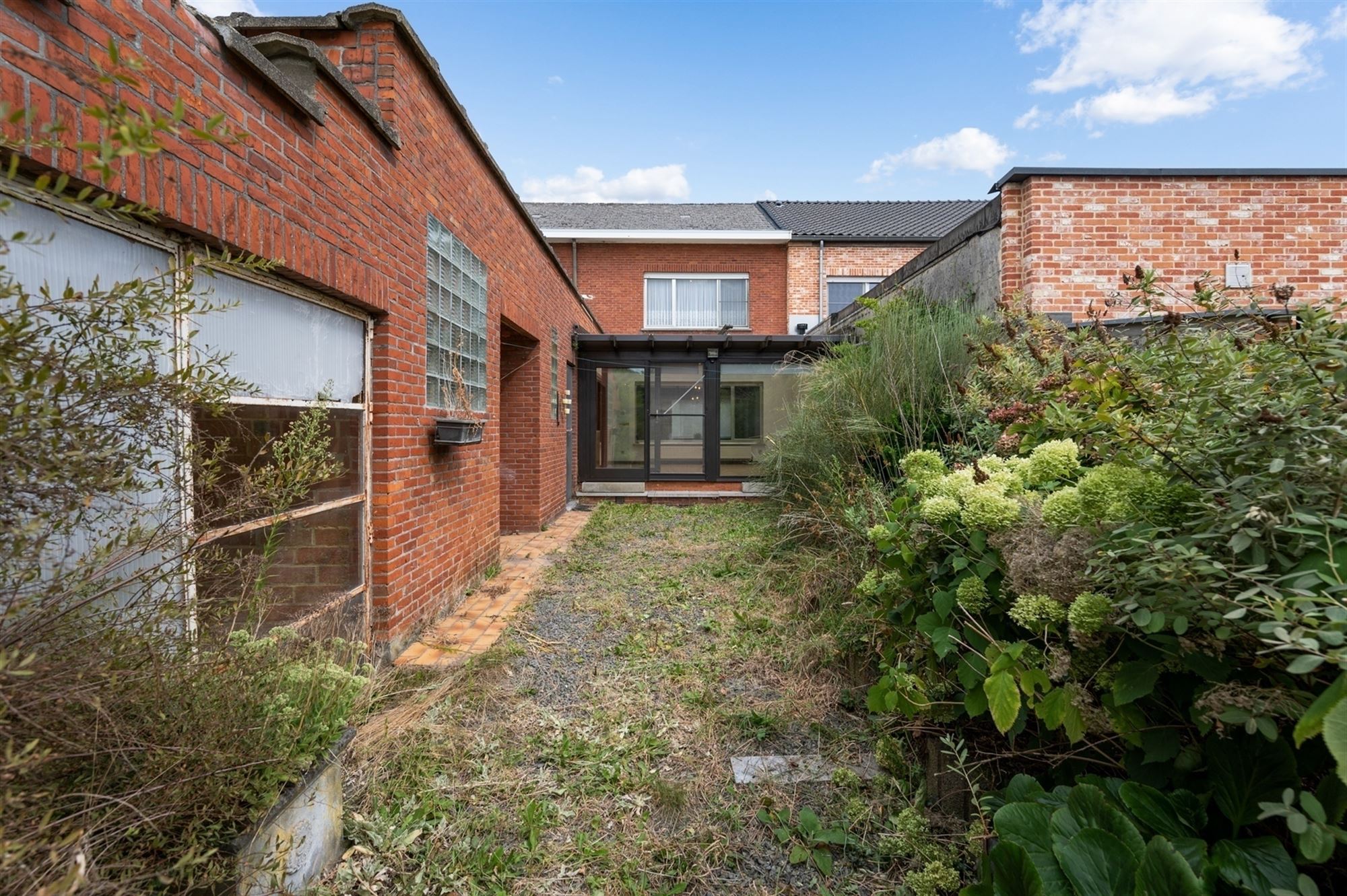 Verrassend ruime woning op een knap perceel van 875m² te Putte