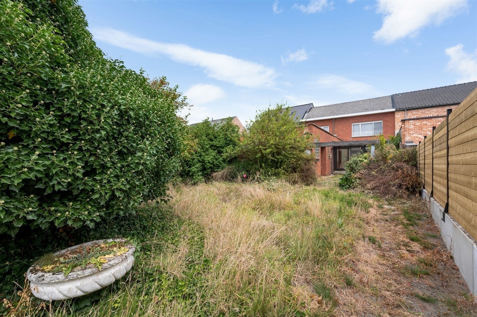 Verrassend ruime woning op een knap perceel van 875m² te Putte