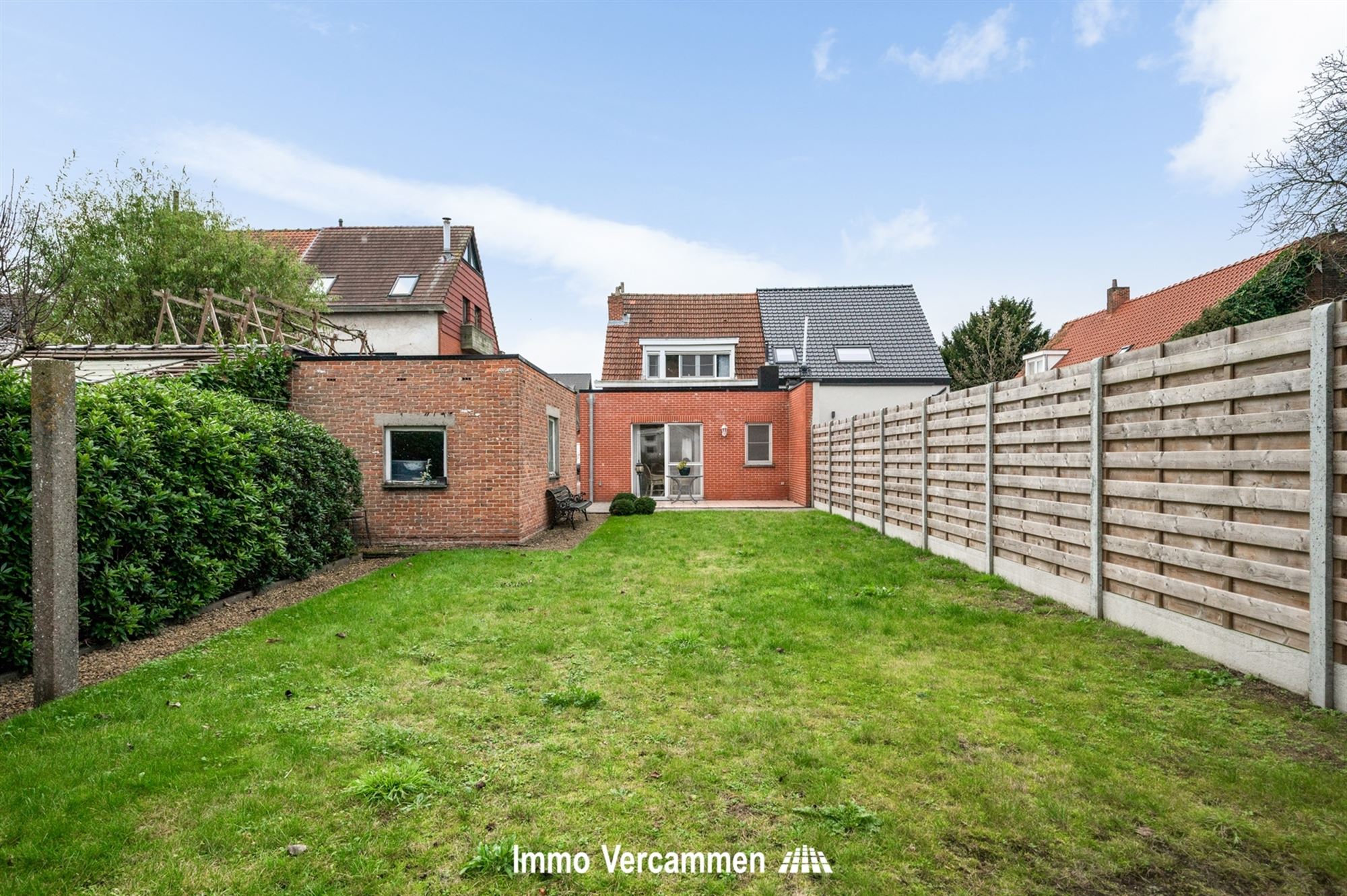 Charmante woning met 2 (mogelijk 3!) slaapkamers te Duffel.