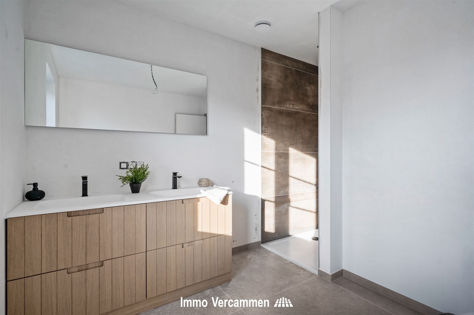 Nieuwbouwwoning met 4 slaapkamers te Blaasveld