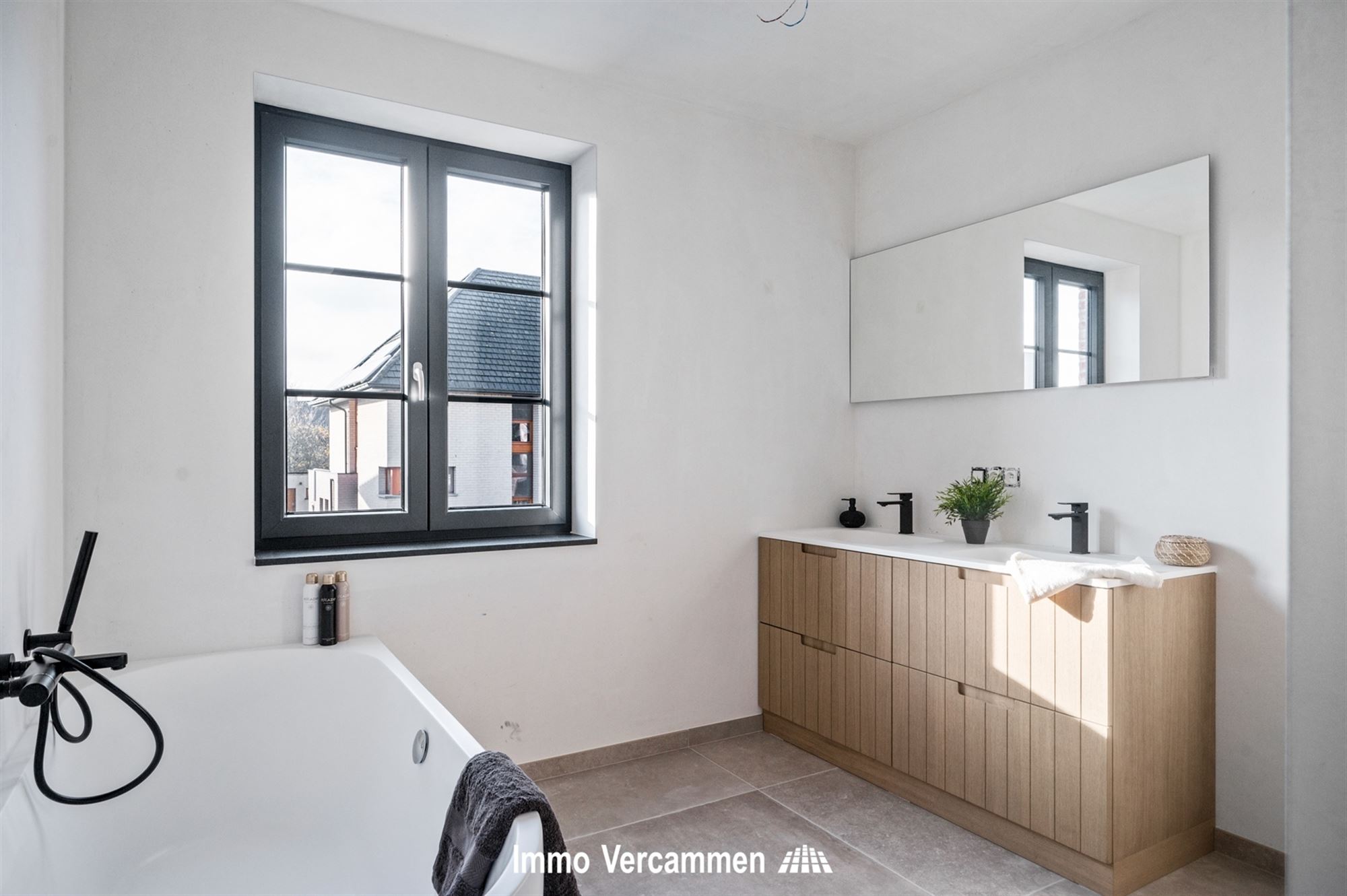 Nieuwbouwwoning met 4 slaapkamers te Blaasveld