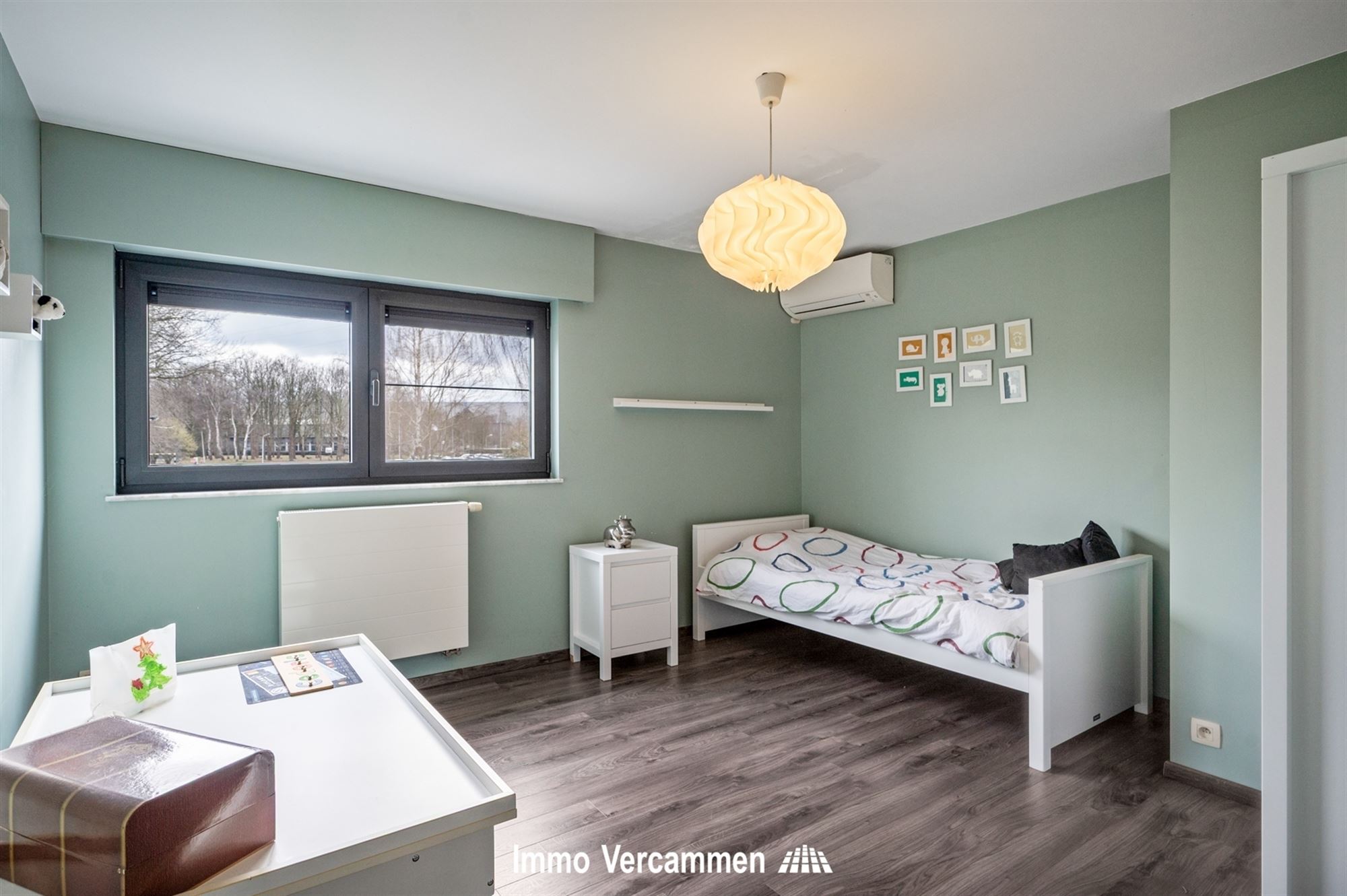 Recente villa met 4 slpks en zwembad, gunstig gelegen te Duffel