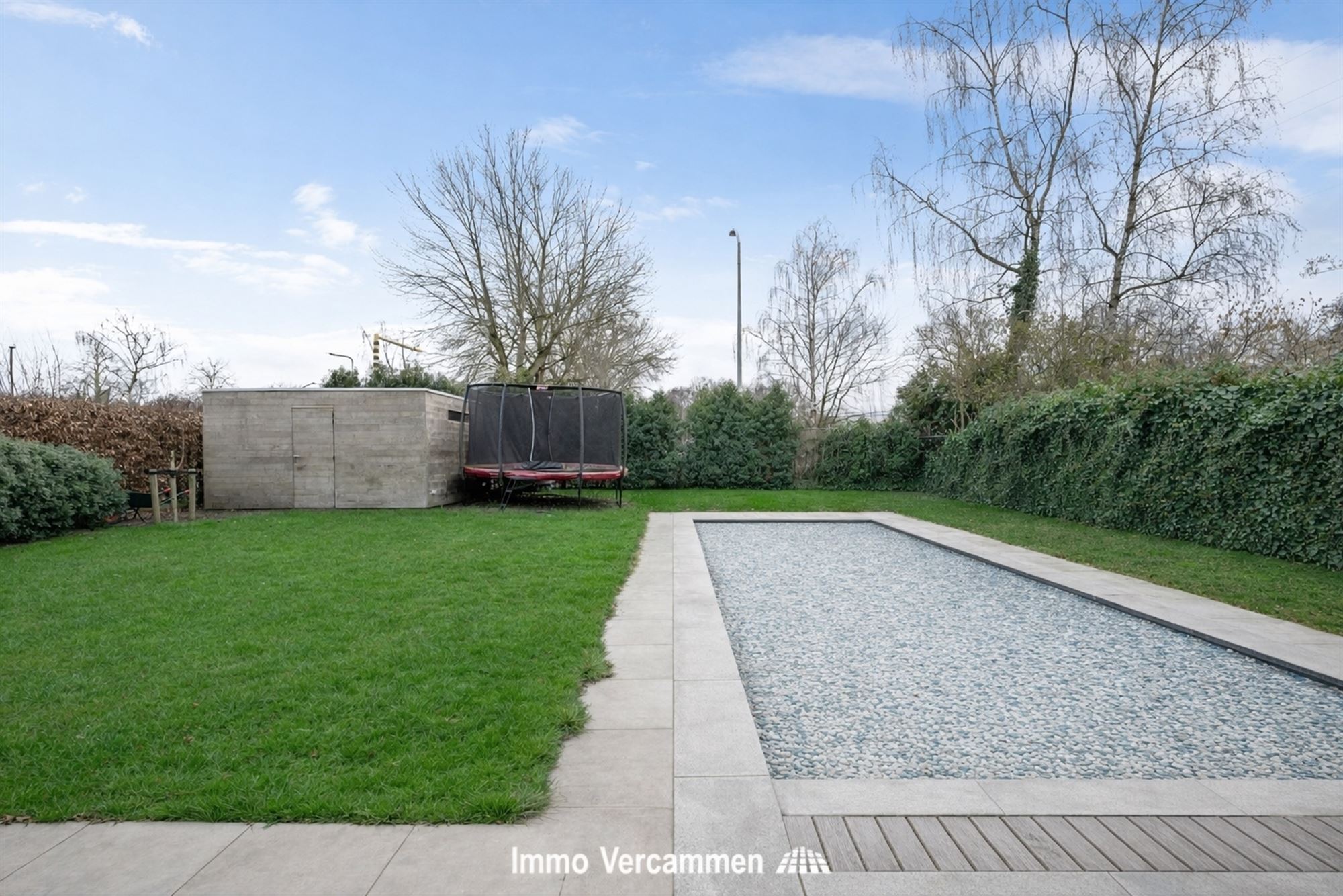 Recente villa met 4 slpks en zwembad, gunstig gelegen te Duffel