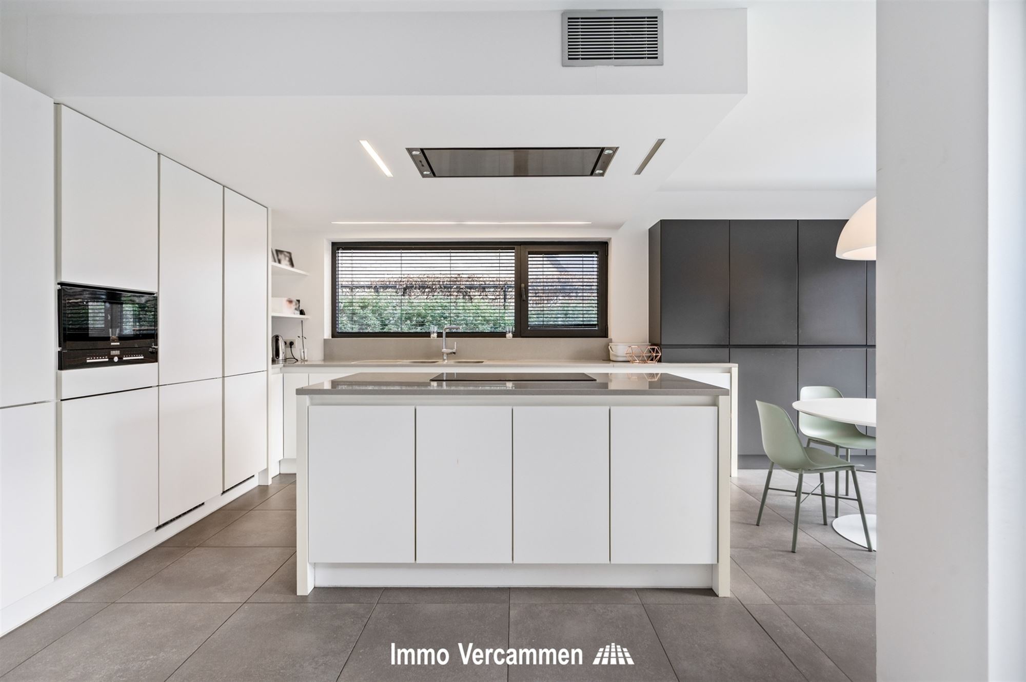 Recente villa met 4 slpks en zwembad, gunstig gelegen te Duffel