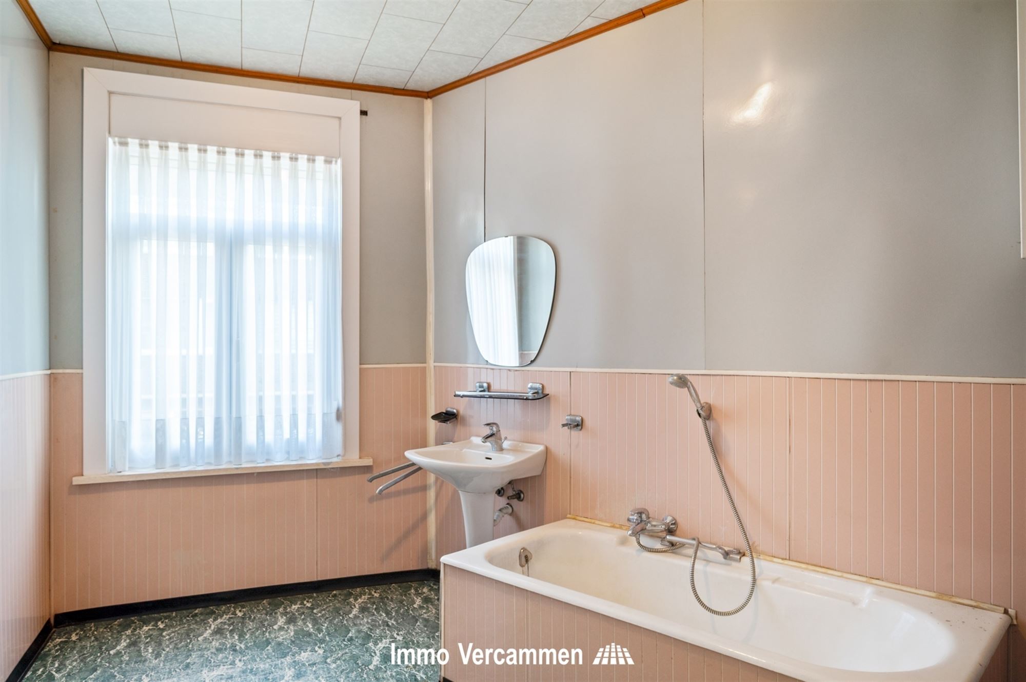 Op te frissen woning te Mechelen-Zuid, nabij het Vrijbroekpark