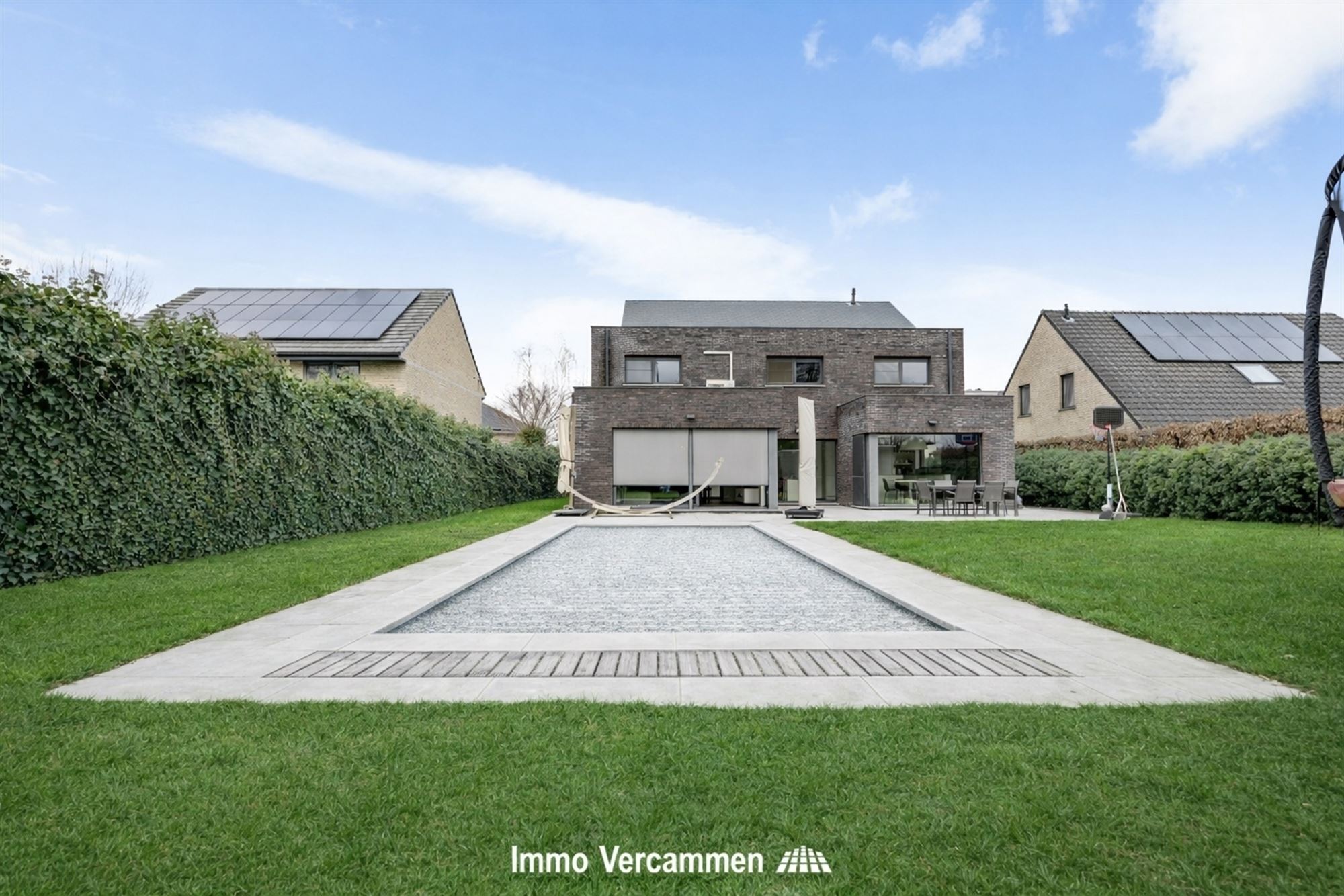 Recente villa met 4 slpks en zwembad, gunstig gelegen te Duffel