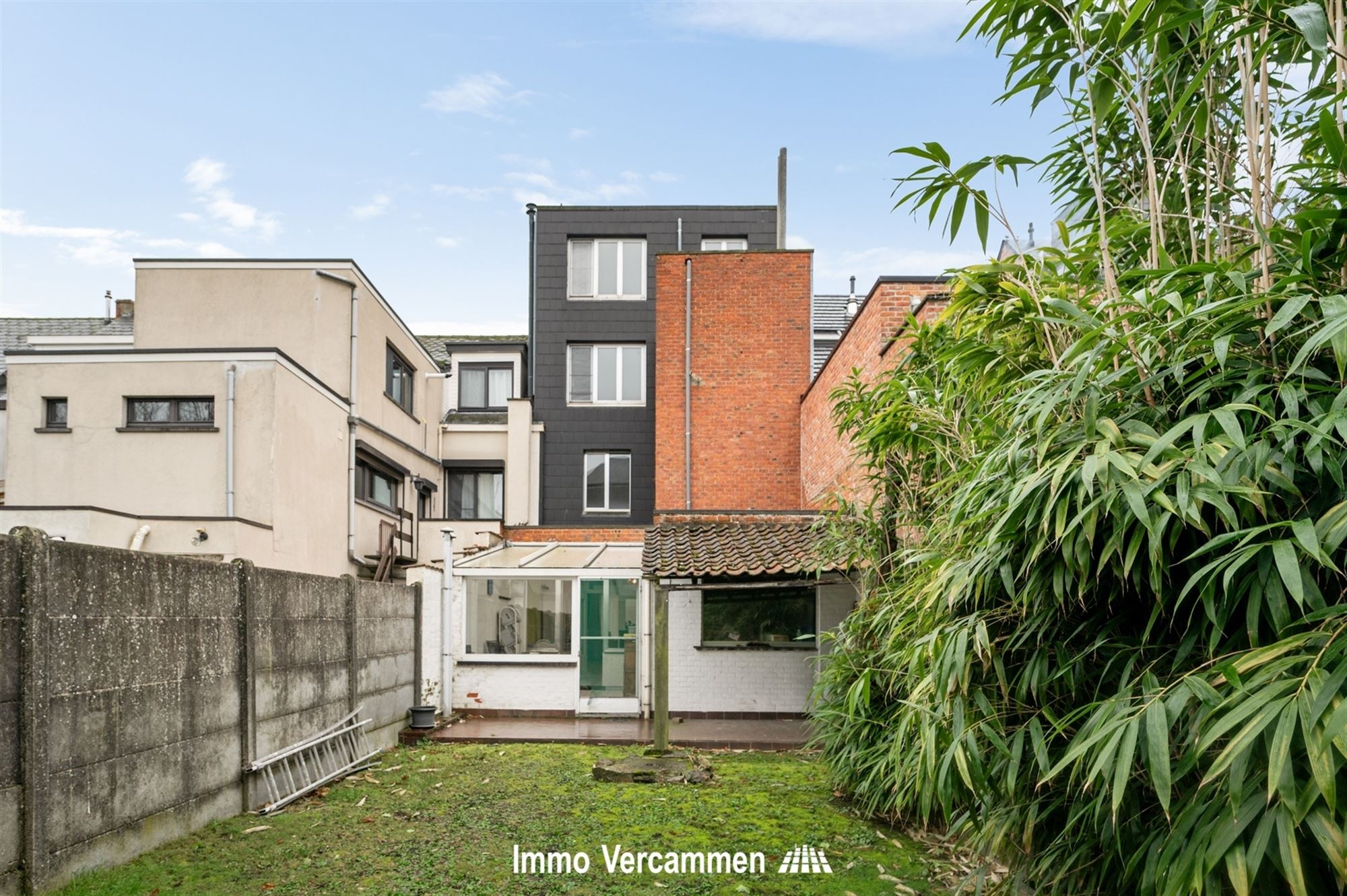 Opbrengsteigendom ingericht met 2 appartementen in het centrum van Putte