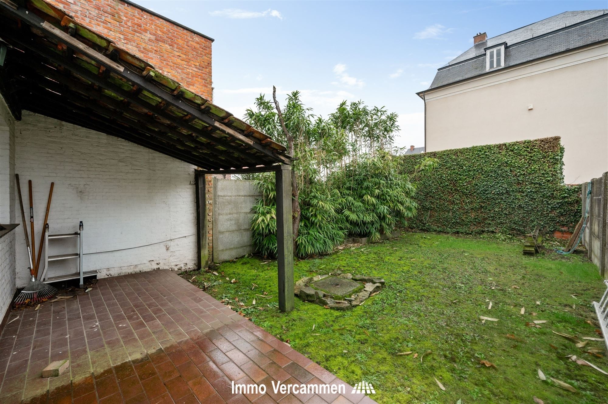 Opbrengsteigendom ingericht met 2 appartementen in het centrum van Putte