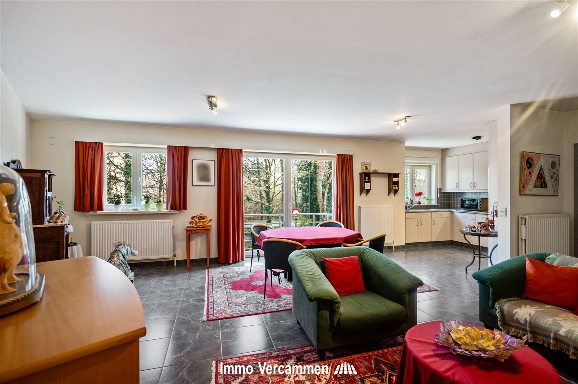 Lichtrijk 2-slaapkamerappartement met balkon, kelder en fietsenstalling in Lier