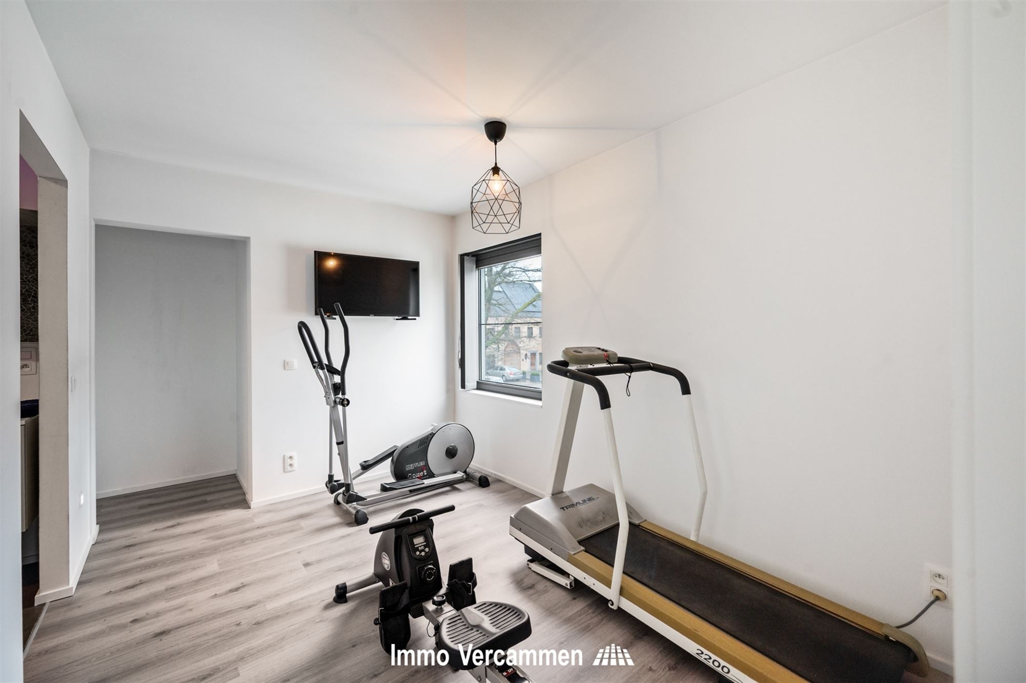 Woonst met magazijn/loods te Koningshooikt