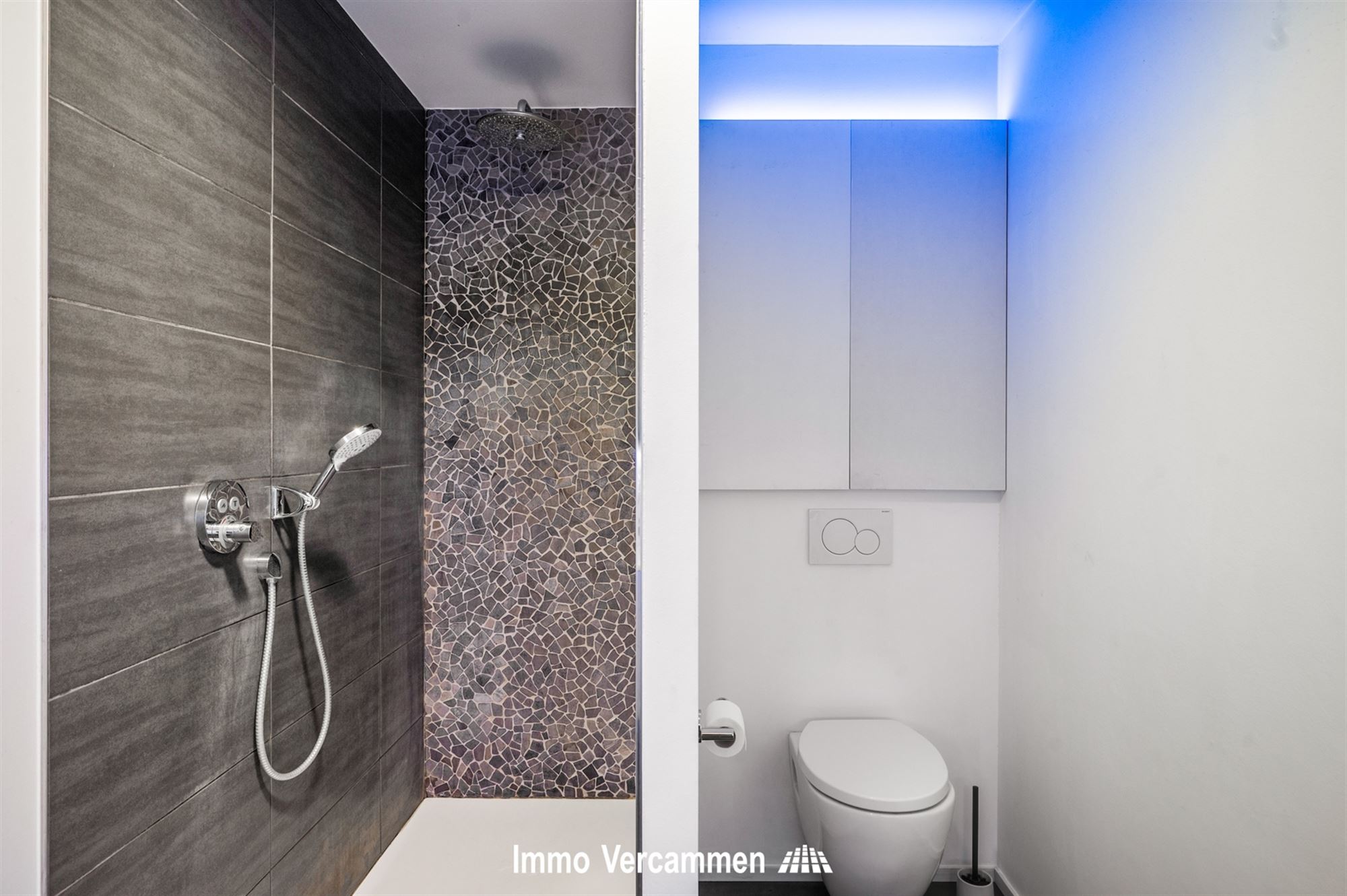 Woonst met magazijn/loods te Koningshooikt