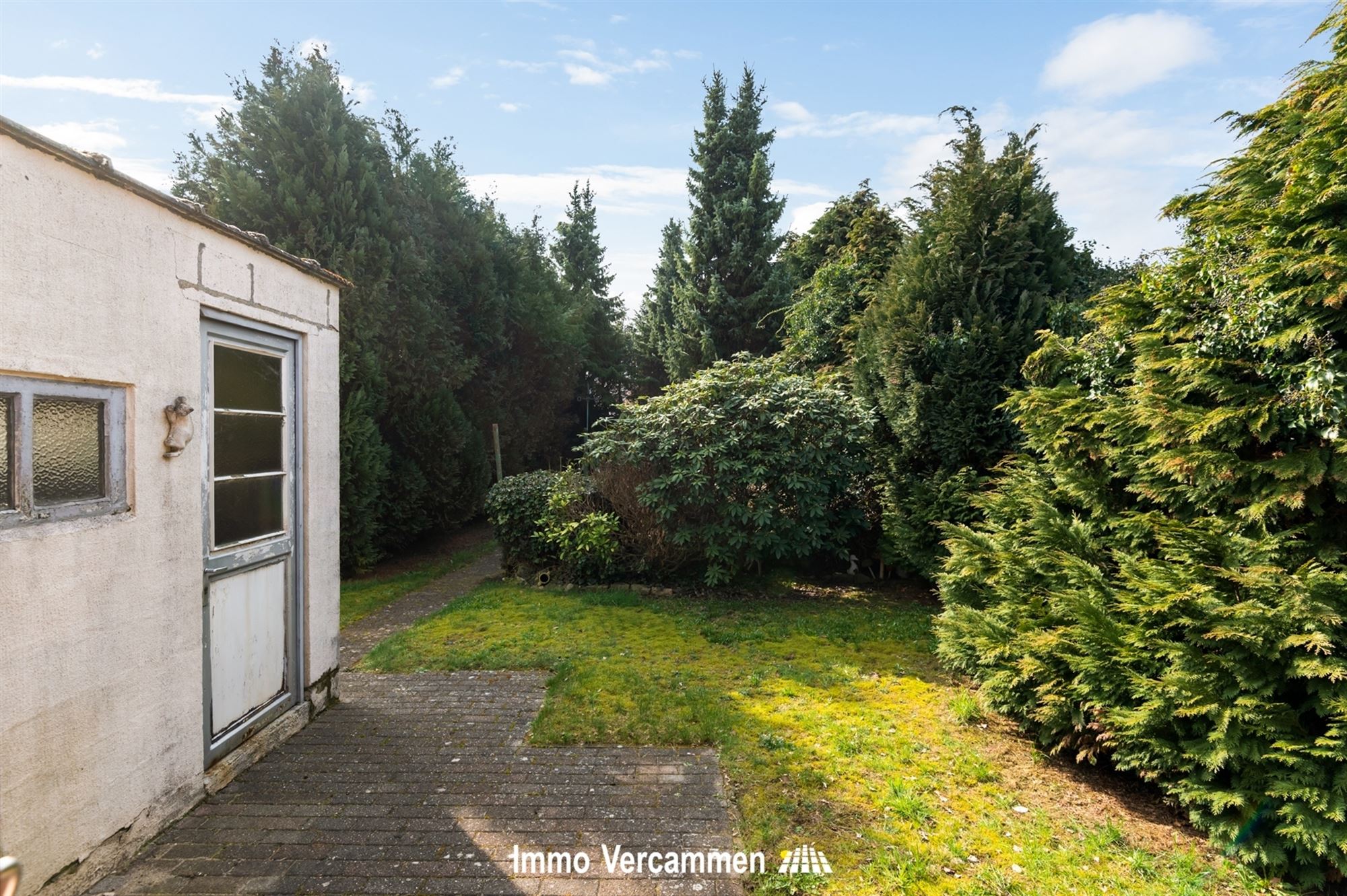 Te renoveren gezinswoning, uiterst gunstig gelegen te Sint-Katelijne-Waver