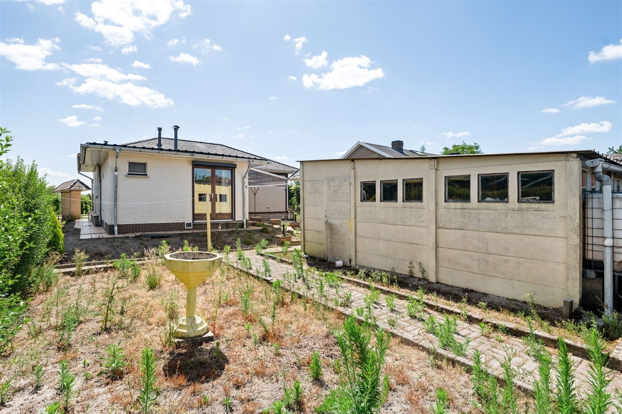 Grondig te moderniseren woning te Putte