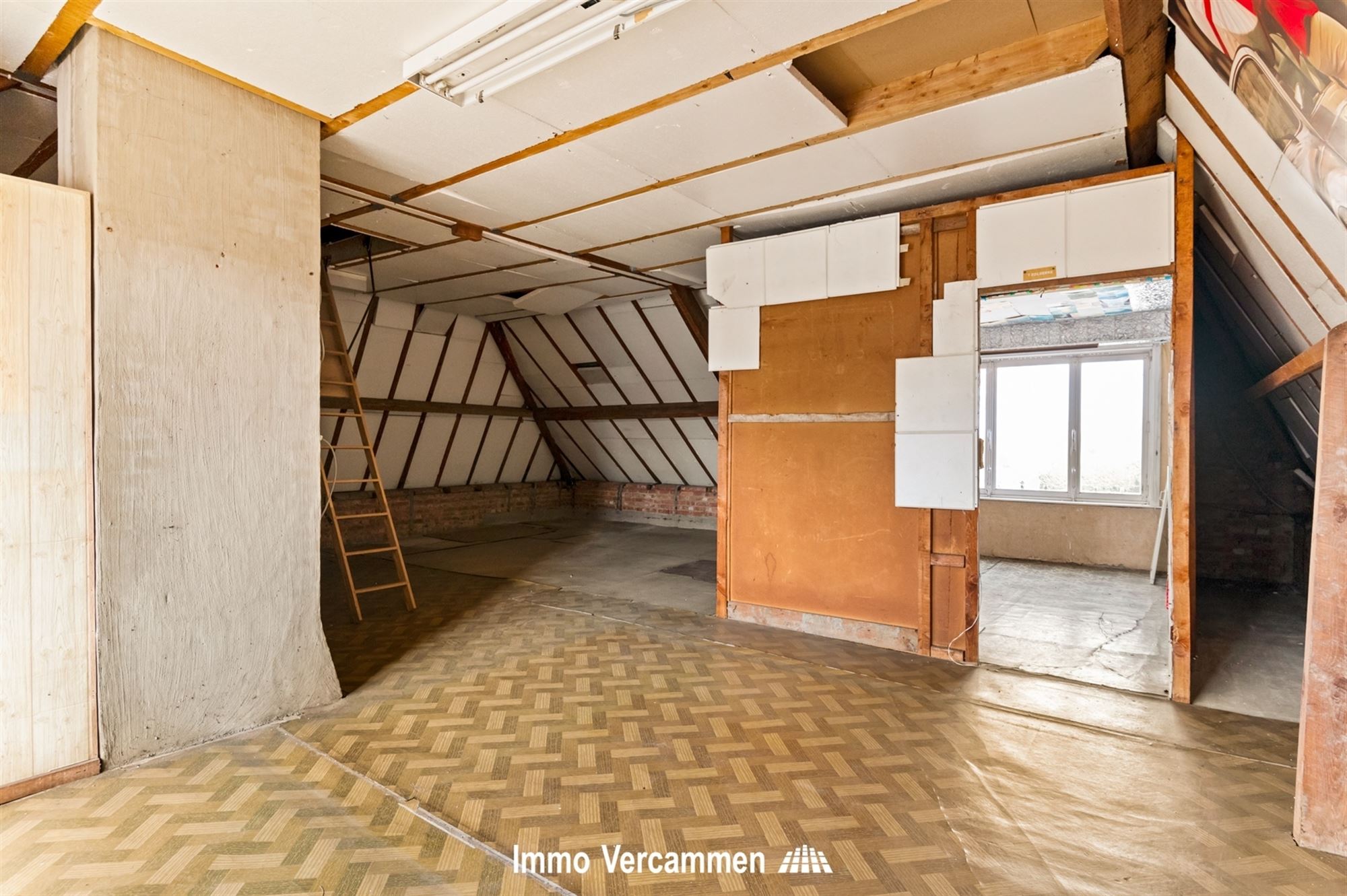 Te renoveren gezinswoning, uiterst gunstig gelegen te Sint-Katelijne-Waver