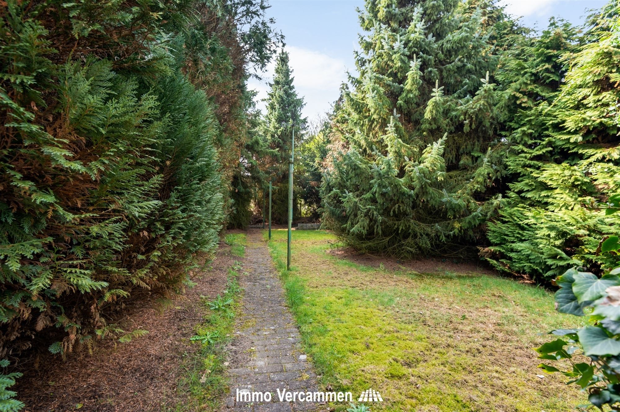 Te renoveren gezinswoning, uiterst gunstig gelegen te Sint-Katelijne-Waver