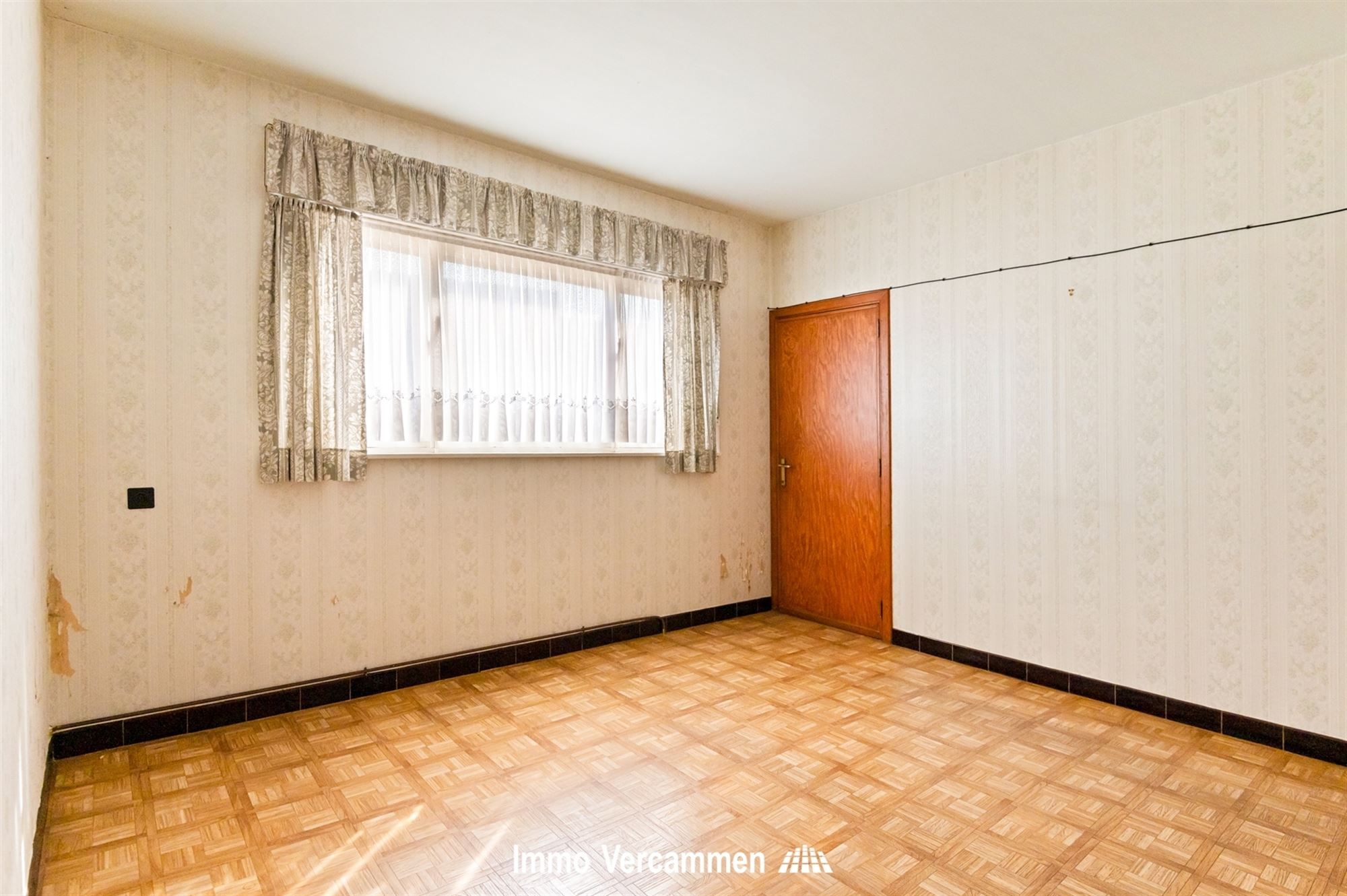 Te renoveren gezinswoning, uiterst gunstig gelegen te Sint-Katelijne-Waver