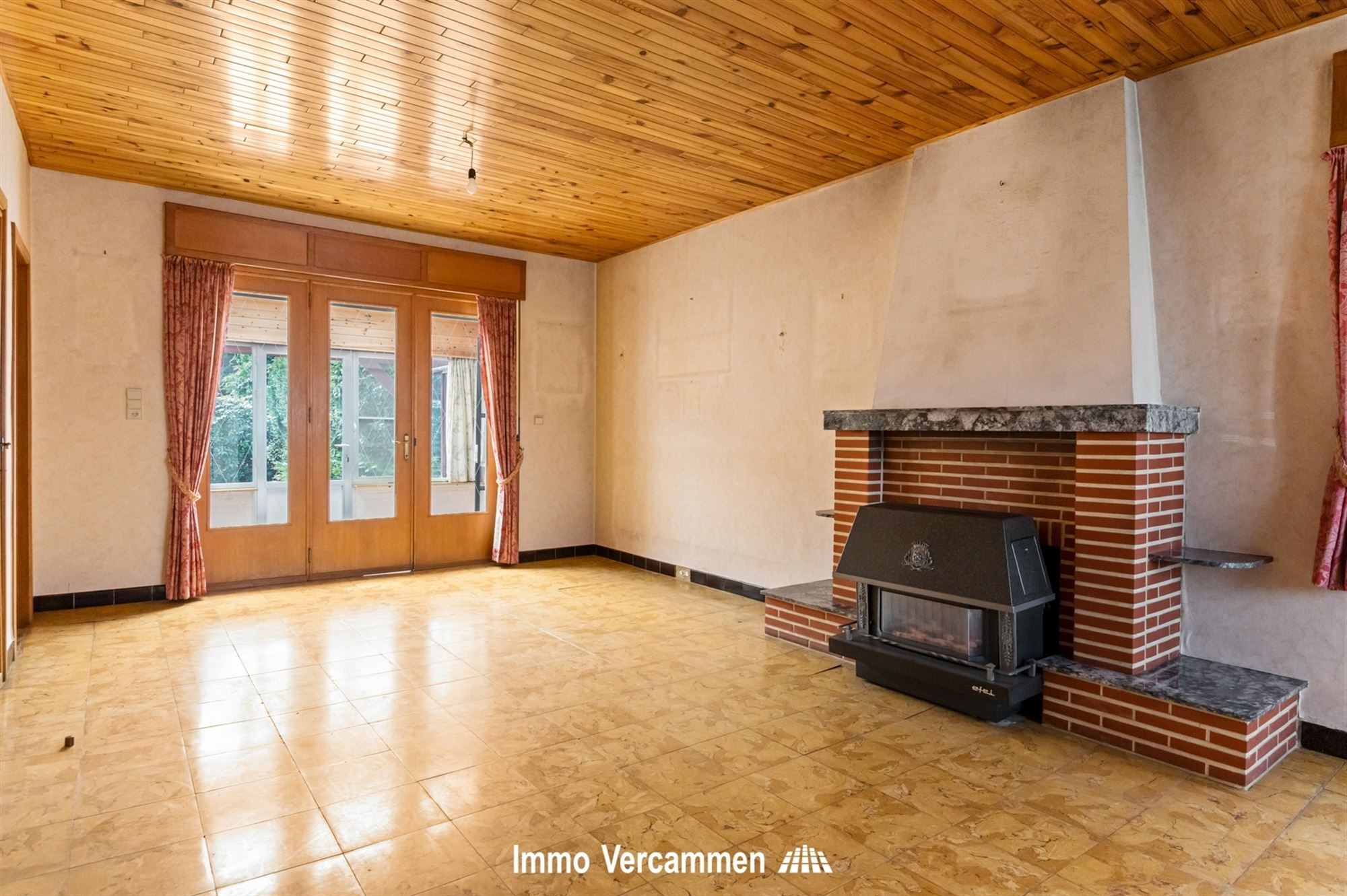 Te renoveren gezinswoning, uiterst gunstig gelegen te Sint-Katelijne-Waver