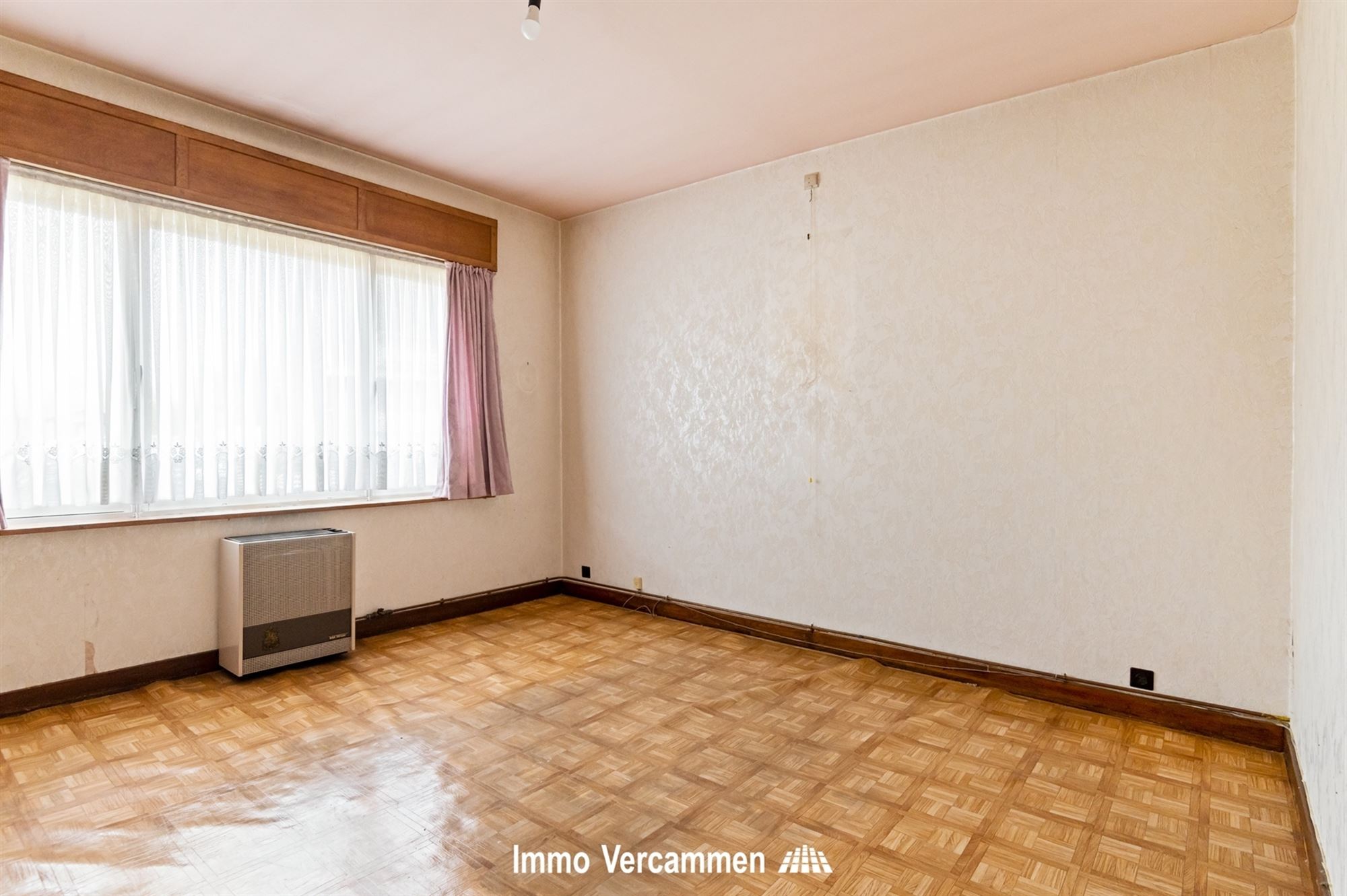 Te renoveren gezinswoning, uiterst gunstig gelegen te Sint-Katelijne-Waver