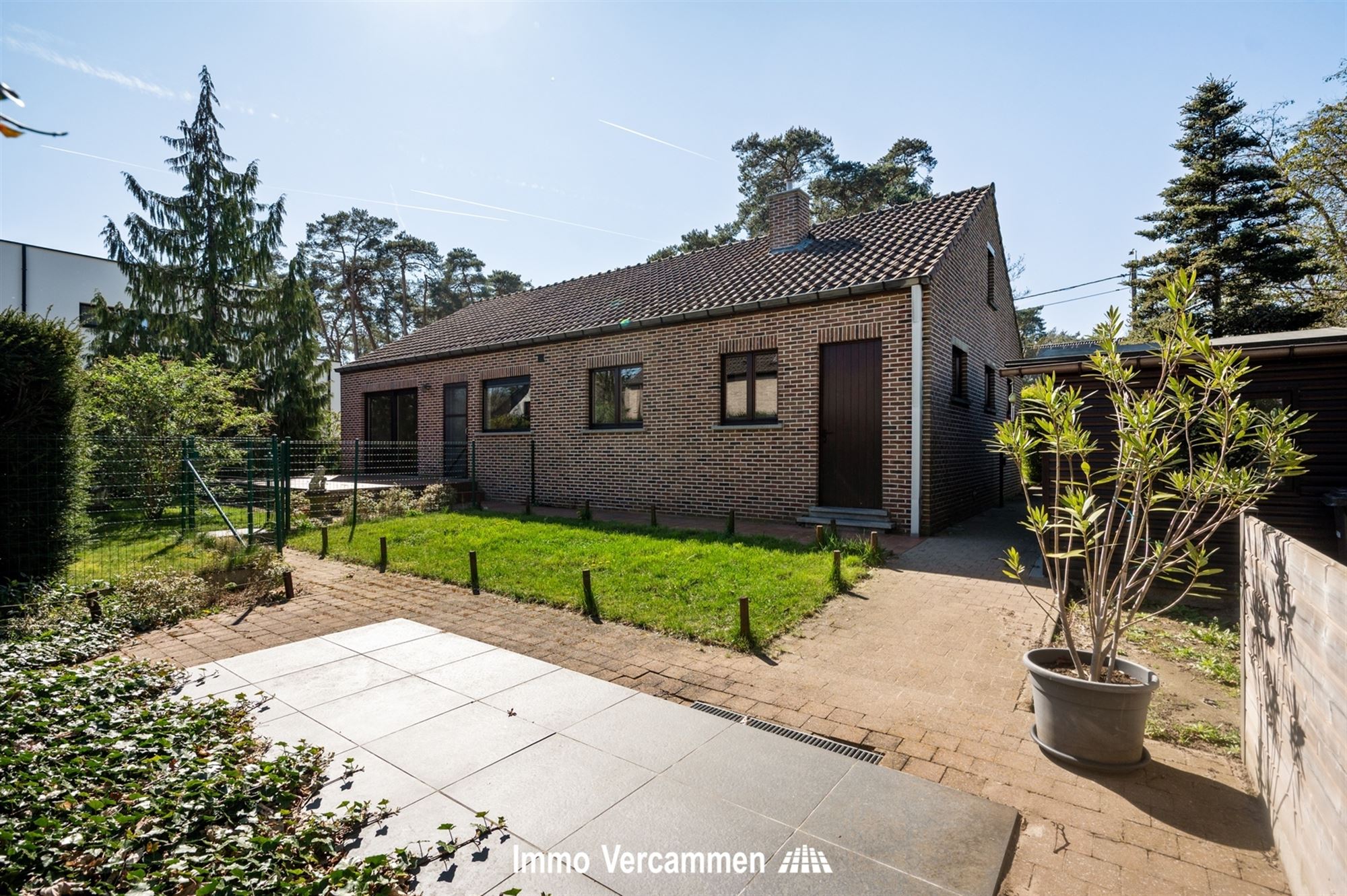 Goed onderhouden gelijkvloerse woning, gelegen op een residentiële en groene locatie te Bonheiden
