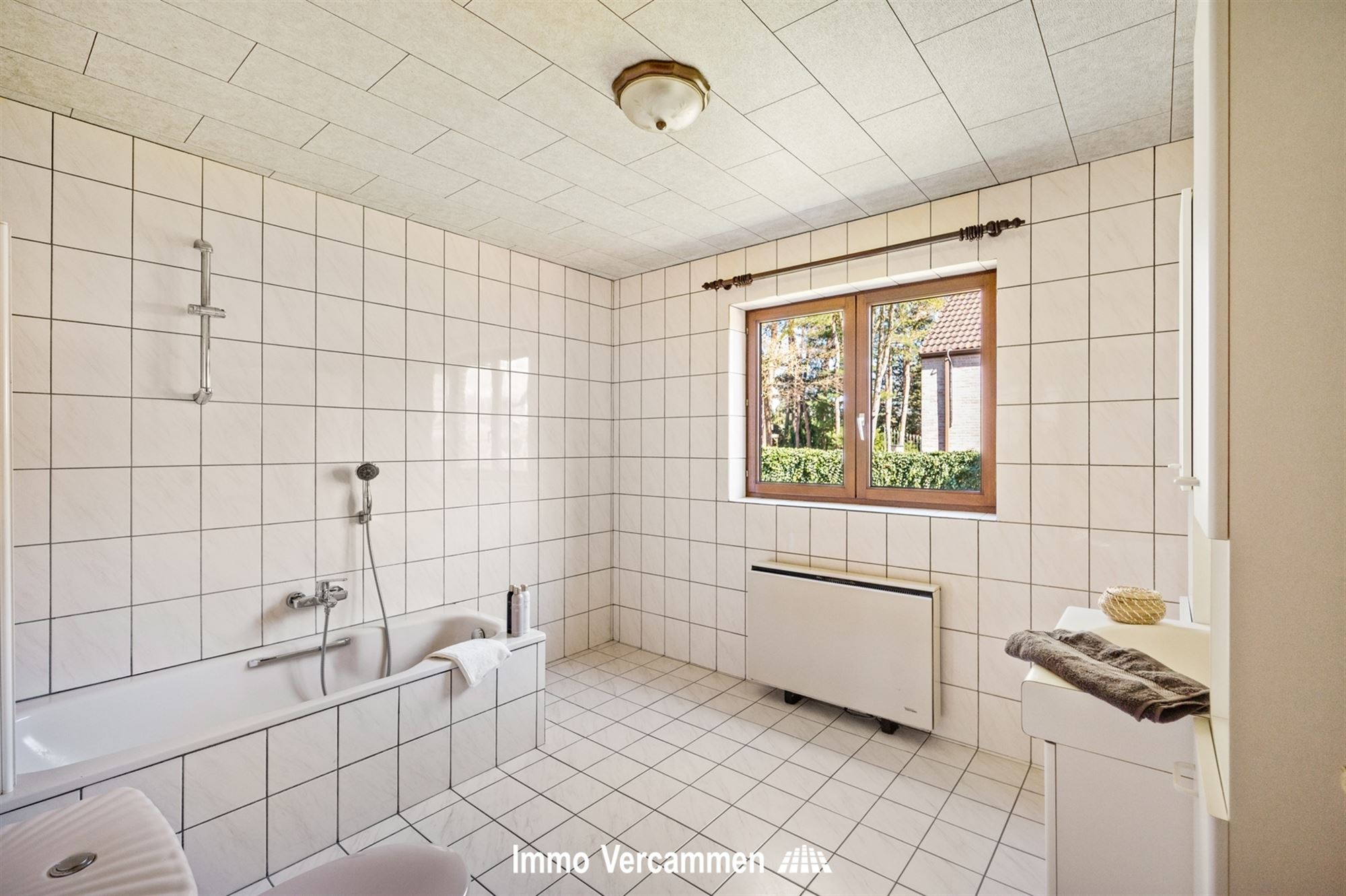 Goed onderhouden gelijkvloerse woning, gelegen op een residentiële en groene locatie te Bonheiden