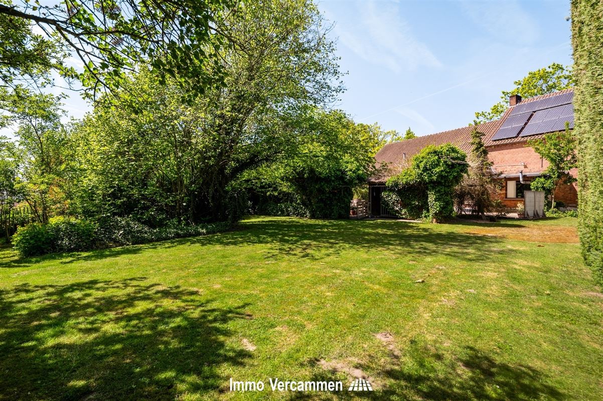 Karaktervolle, landelijke woning op 9319 m² te Onze-Lieve-Vrouw-Waver