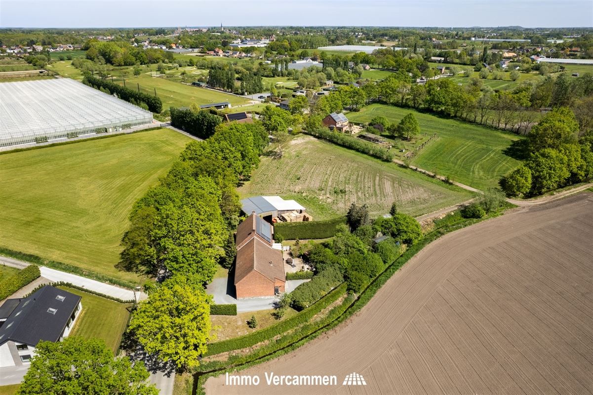 Karaktervolle, landelijke woning op 9319 m² te Onze-Lieve-Vrouw-Waver