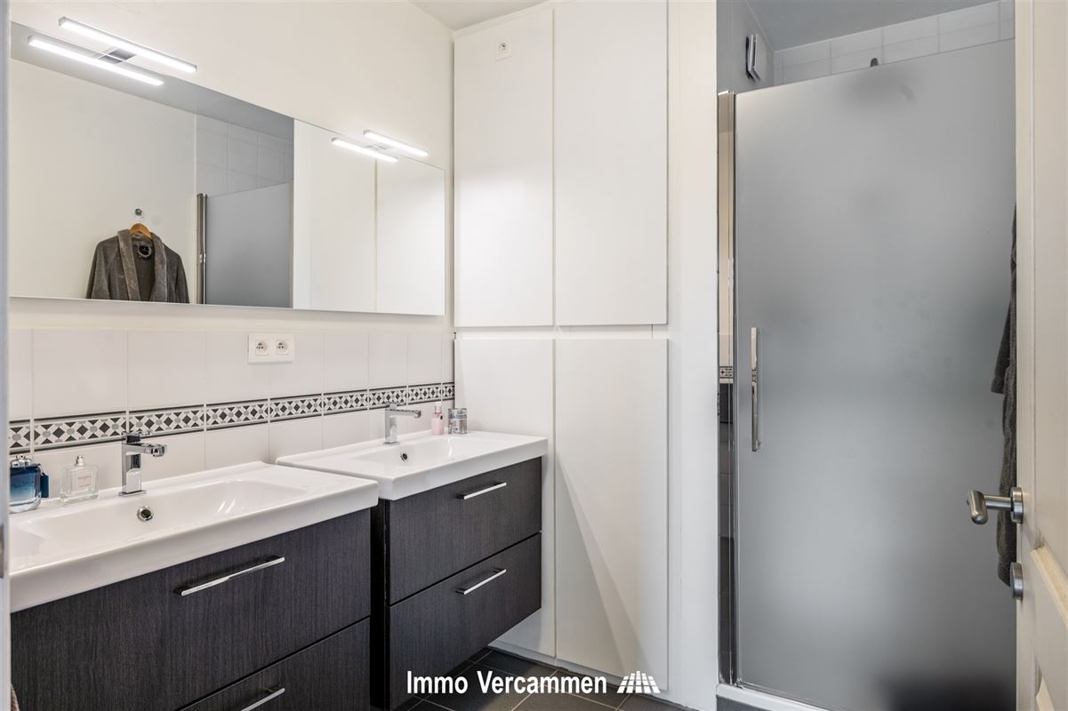 Elegante herenwoning met 4 slaapkamers, ruime zolder en zonnige tuin in Koningshooikt