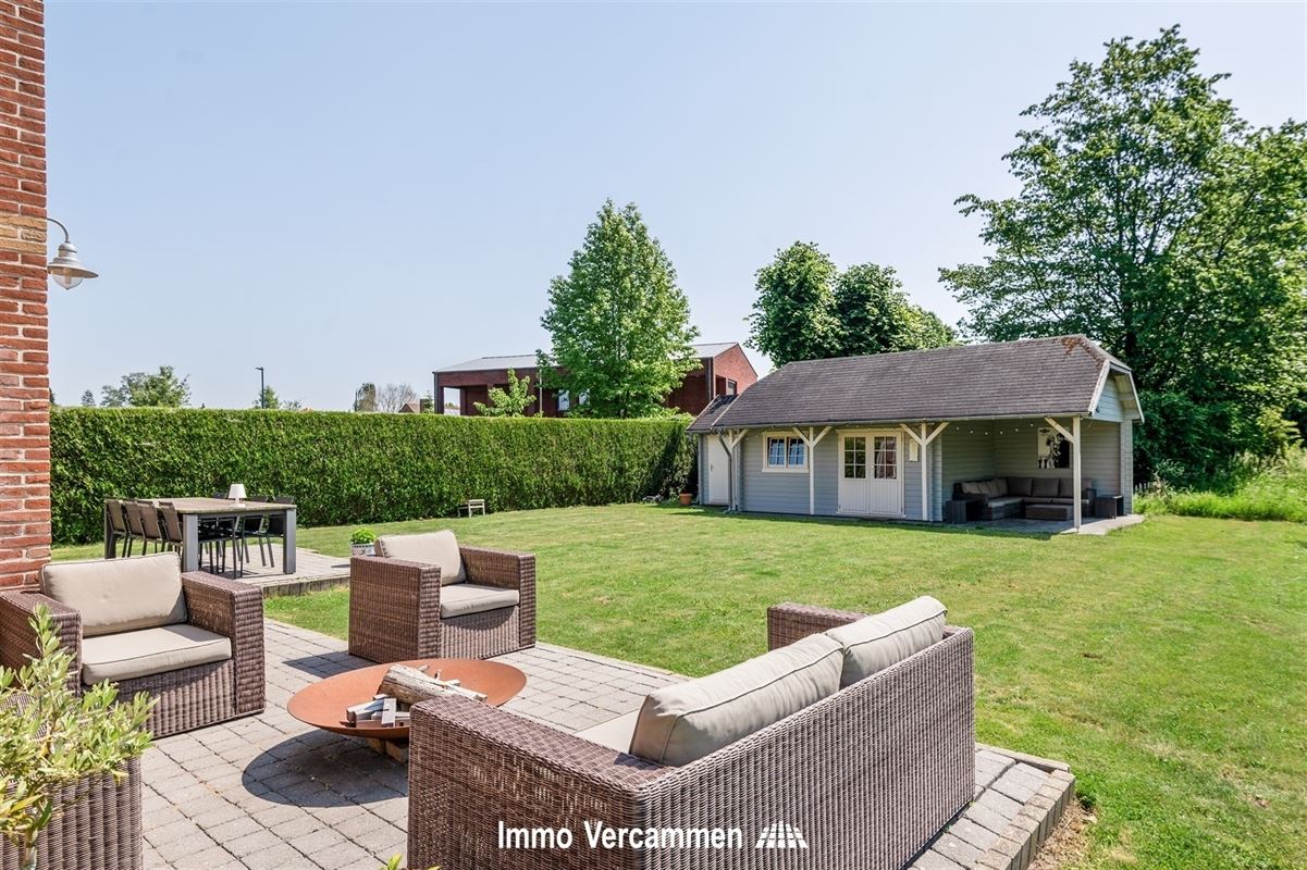 Elegante herenwoning met 4 slaapkamers, ruime zolder en zonnige tuin in Koningshooikt