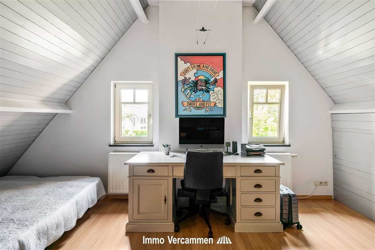 Elegante herenwoning met 4 slaapkamers, ruime zolder en zonnige tuin in Koningshooikt