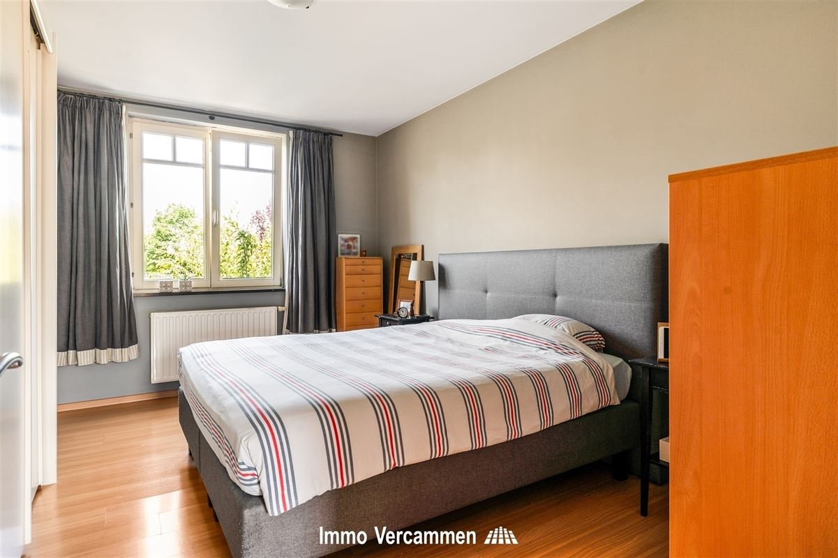 Elegante herenwoning met 4 slaapkamers, ruime zolder en zonnige tuin in Koningshooikt