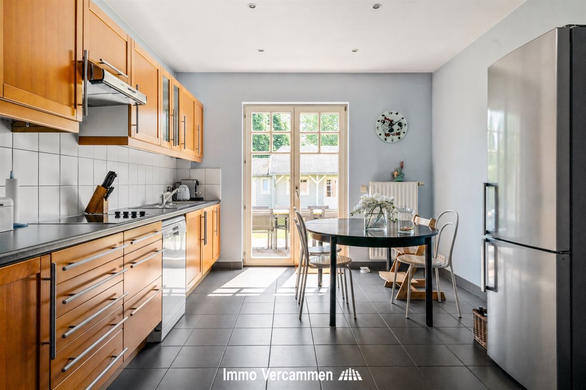 Elegante herenwoning met 4 slaapkamers, ruime zolder en zonnige tuin in Koningshooikt